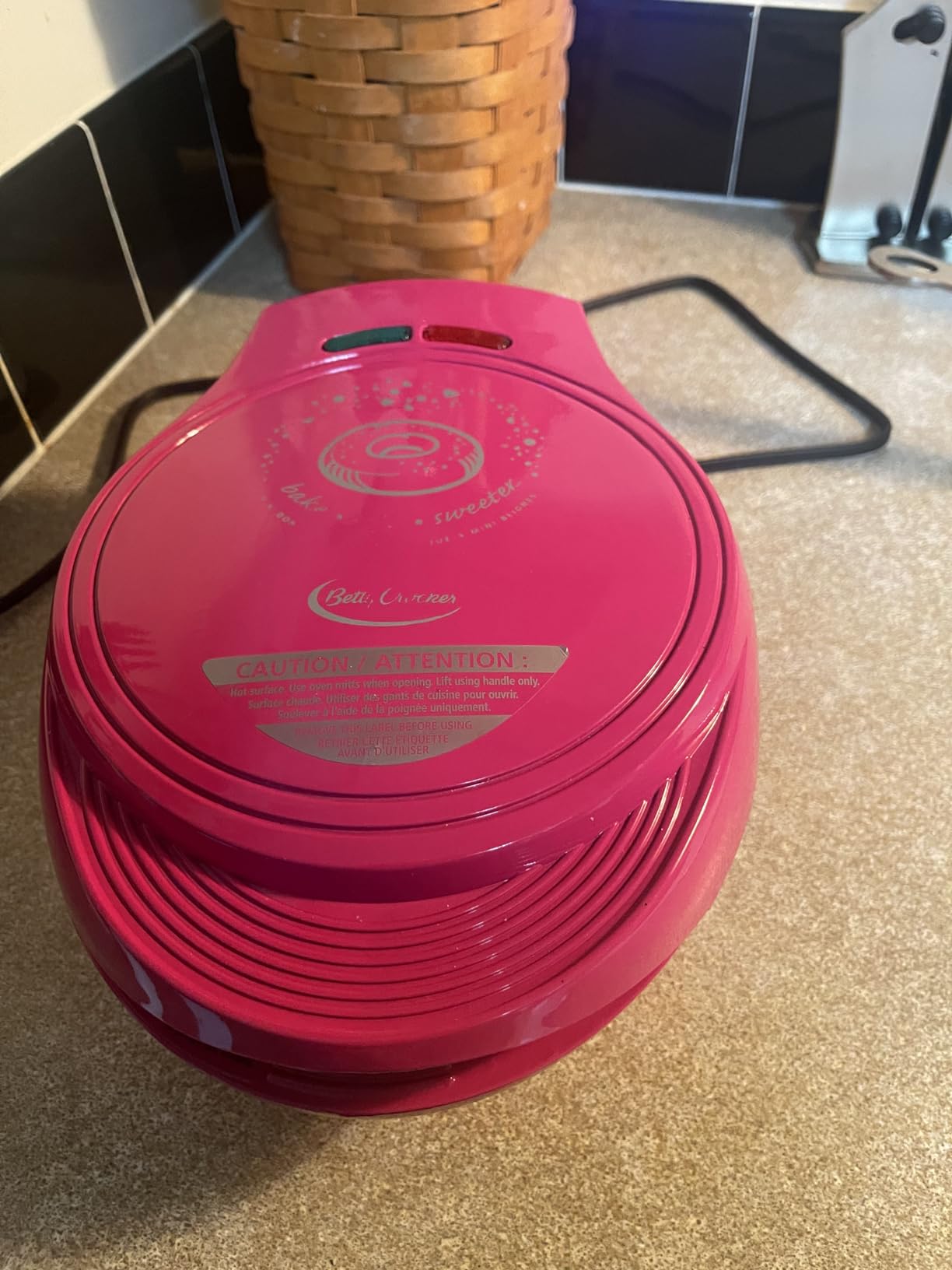 Betty Crocker Mini Donut Maker, 1000 Watts, BC-2938CO, Red customer photo 2