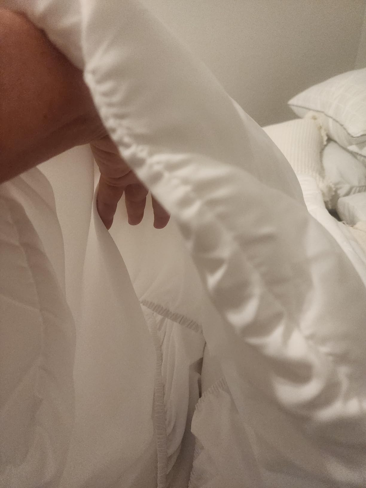 Quilted Fitted Mattress Pad, Queen Mattress Protector Topper with Deep Pocket Stretches up to 16 Inches, Machine Washable Mattress Cover by Utopia Bedding (White) customer photo 2