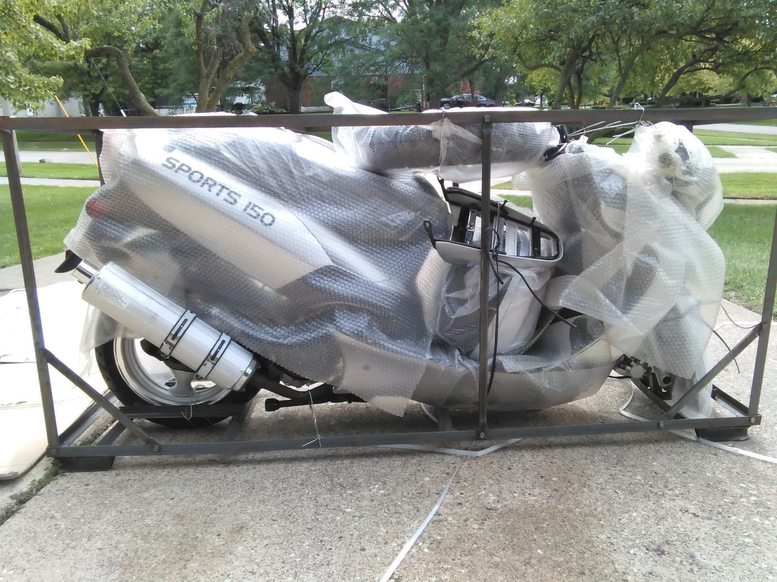 SMART DEALSNOW Brings Brand New 150cc Gas Fully Automatic Street Legal Scooter TaoTao 150cc with Matching Trunk - SPORTY BLACK customer photo 1