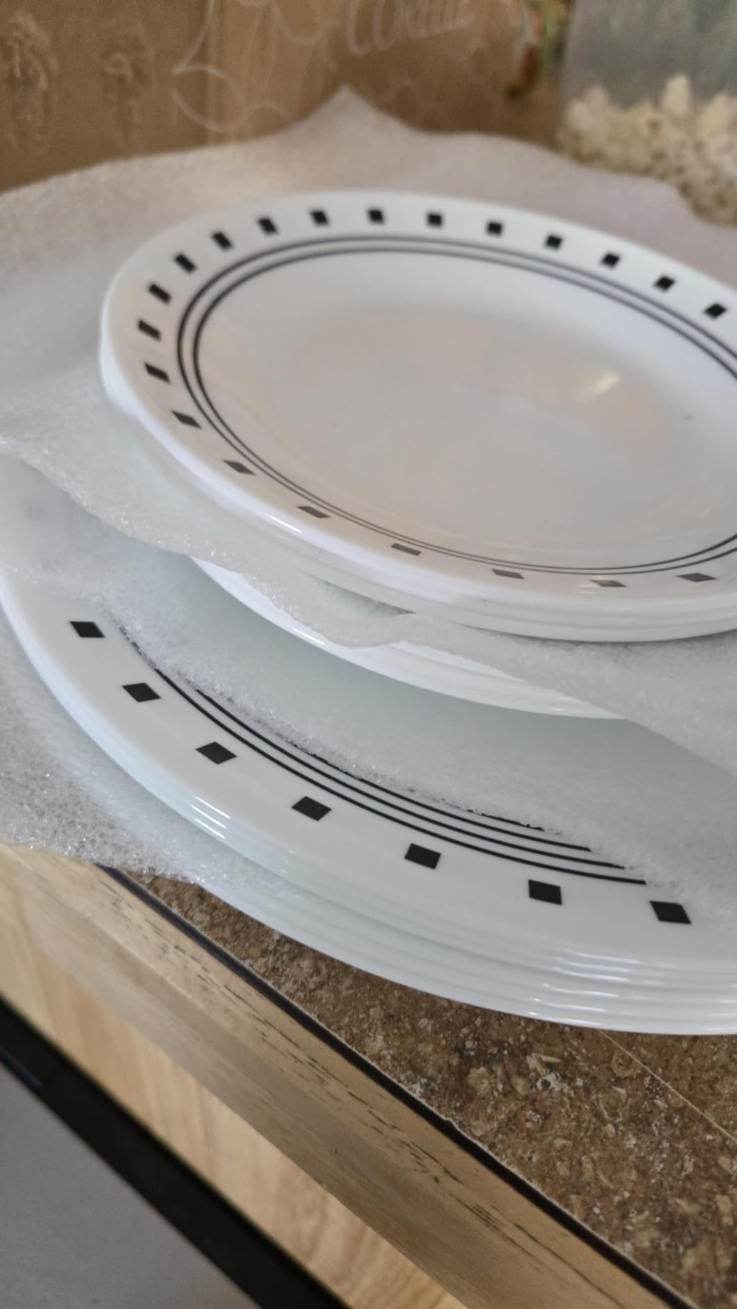 Corelle Vitrelle 18-Piece Service for 6 Dinnerware Set Triple Layer Glass and Chip Resistant, Lightweight Round Plates and Bowls Set, Winter Frost White customer photo 1