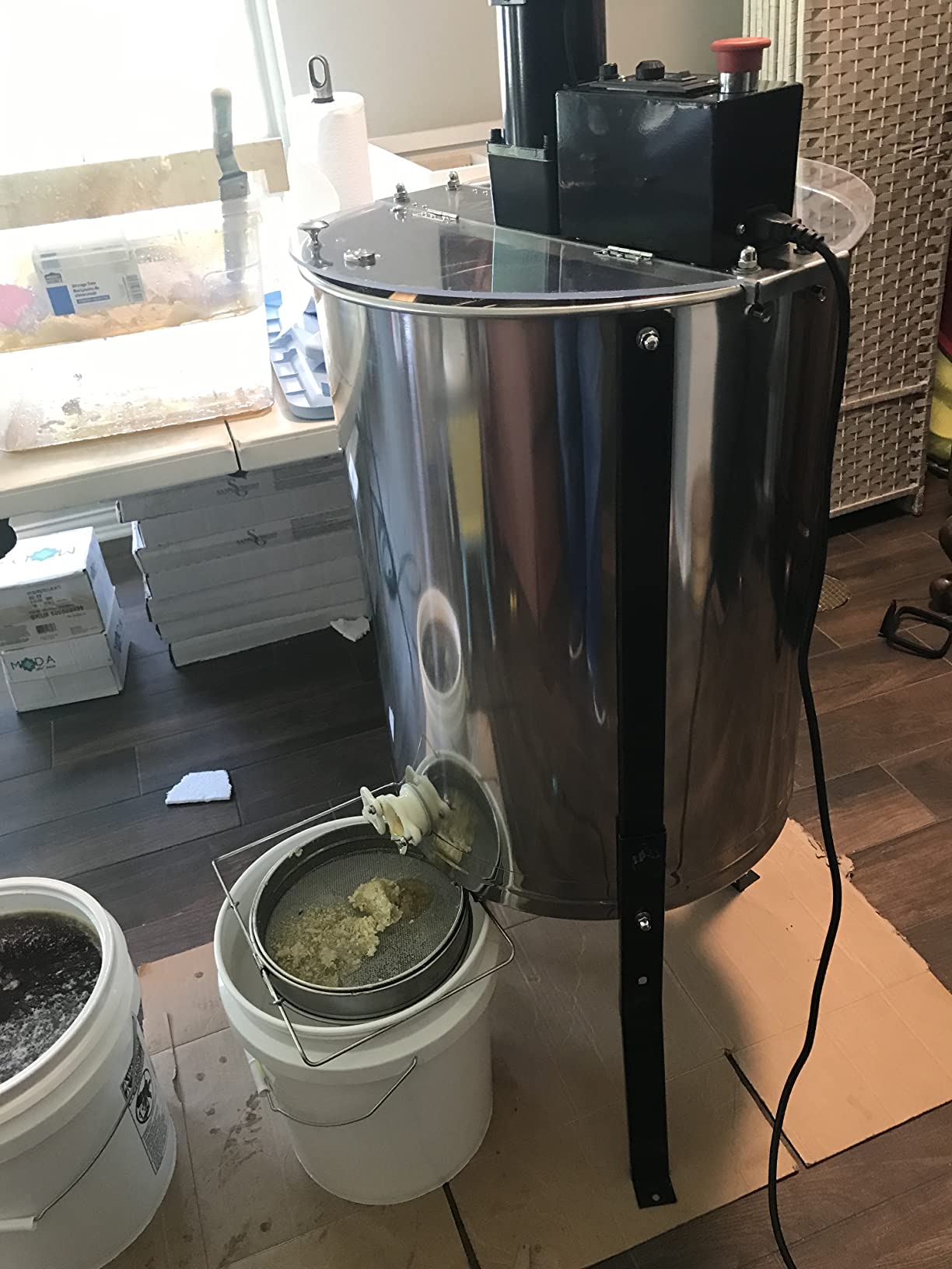 VIVO Electric Honey Extractor 8 Frame Rack, BEE-V004E customer photo 1