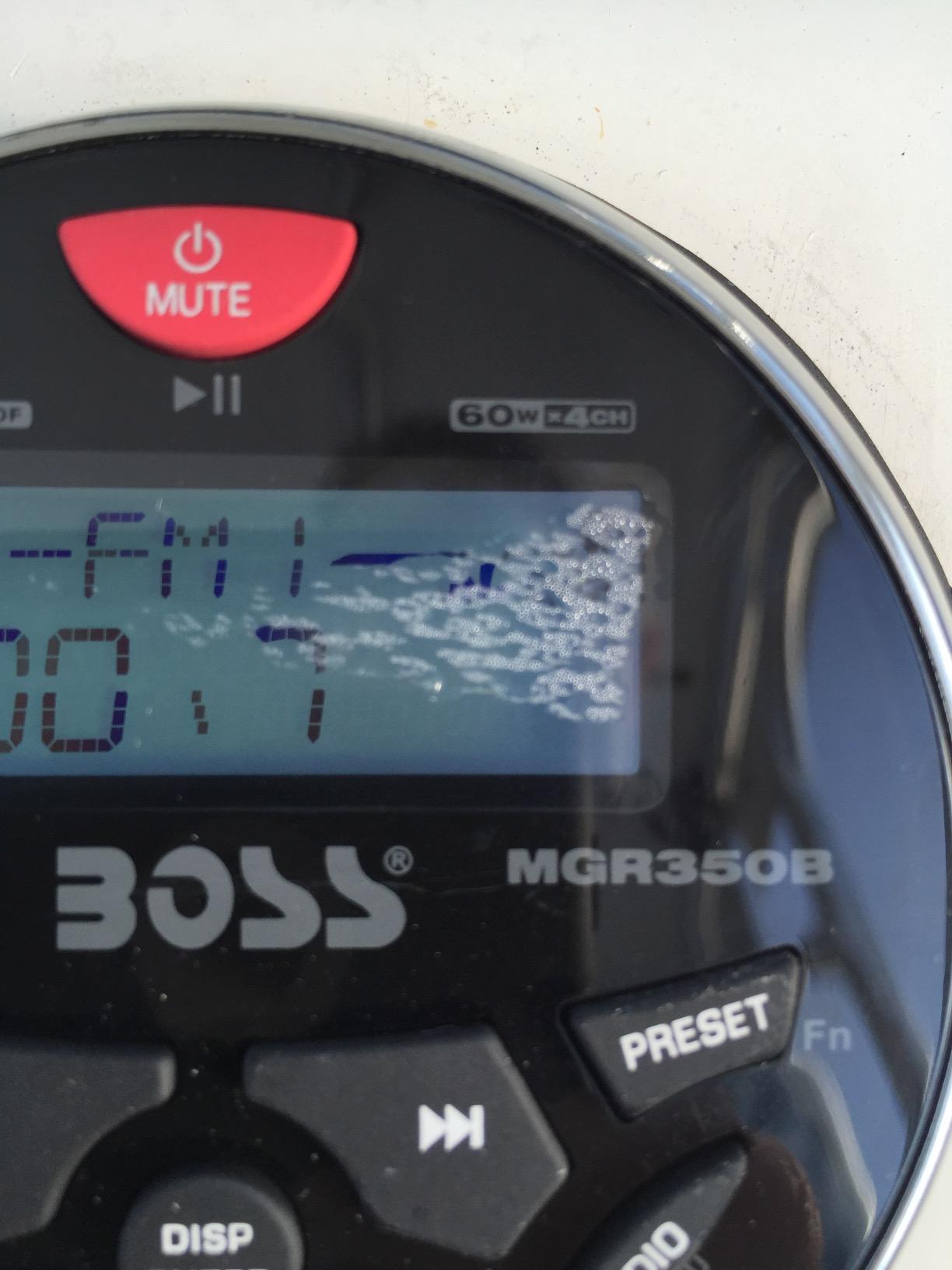 BOSS Audio Systems MGR350B Amplified Bluetooth Boat Gauge Receiver, No DVD customer photo 1