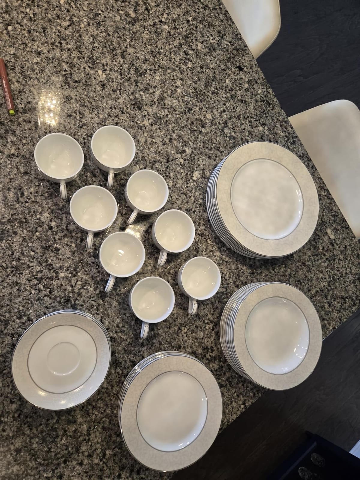 Mikasa Regent Bead 40-Piece Porcelain Dinnerware Set, Service for 8 customer photo 2