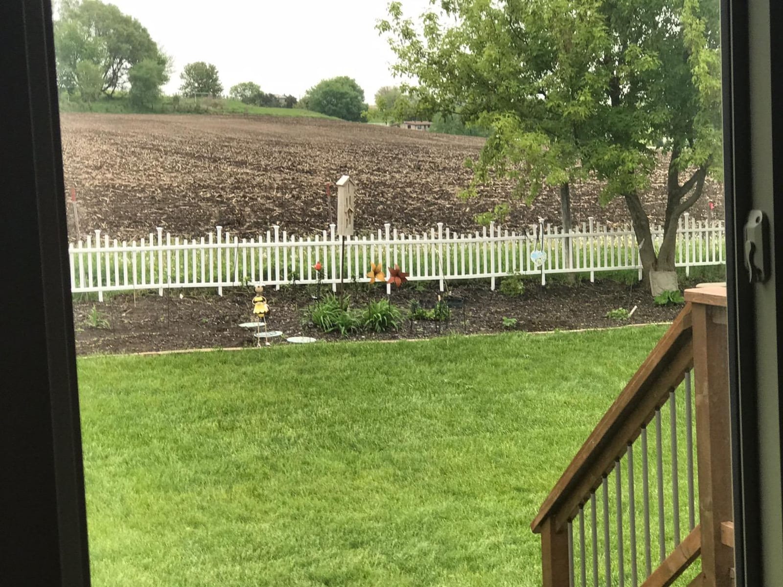 Zippity Madison Picket Fence Panels, White Vinyl DIY No Dig Kit customer photo 2