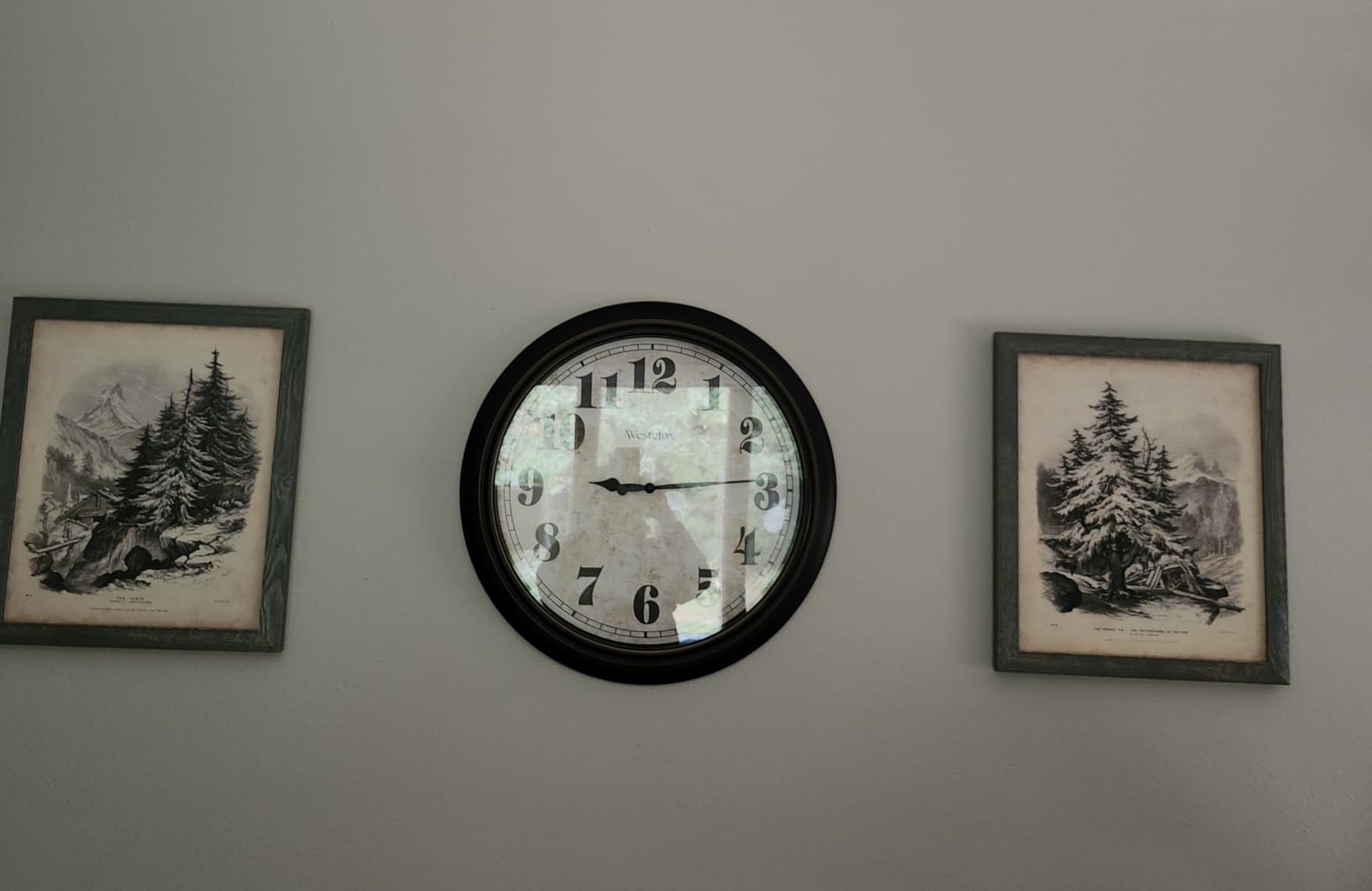 Westclox Traditional Large Wall Clock – Battery-Operated 24-Inch Vintage Distressed Dial, Metal Hands, Glass Lens, Quartz Accuracy (Black-Brown, 24-Inch) customer photo 2