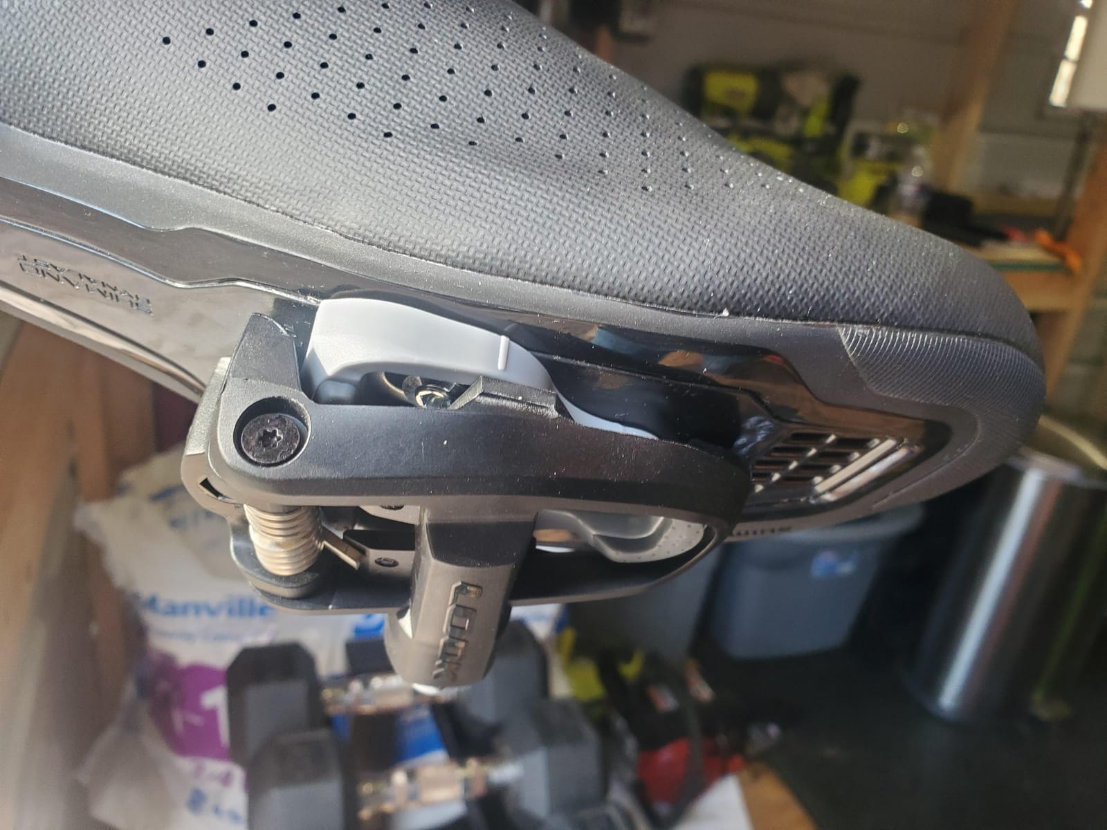LOOK Cycle Bicycle Pedals, Keo Classic 3 Bicycle Pedals Clipless Pedals, 400 Mm² Platform Area Easily Adjustable Tension Composite Body Material Chromoly Spindle customer photo 1