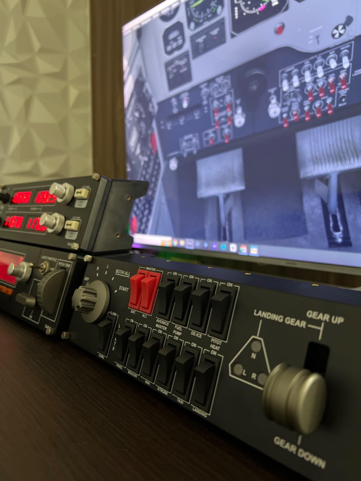 Logitech G Pro Flight Switch Panel customer photo 2