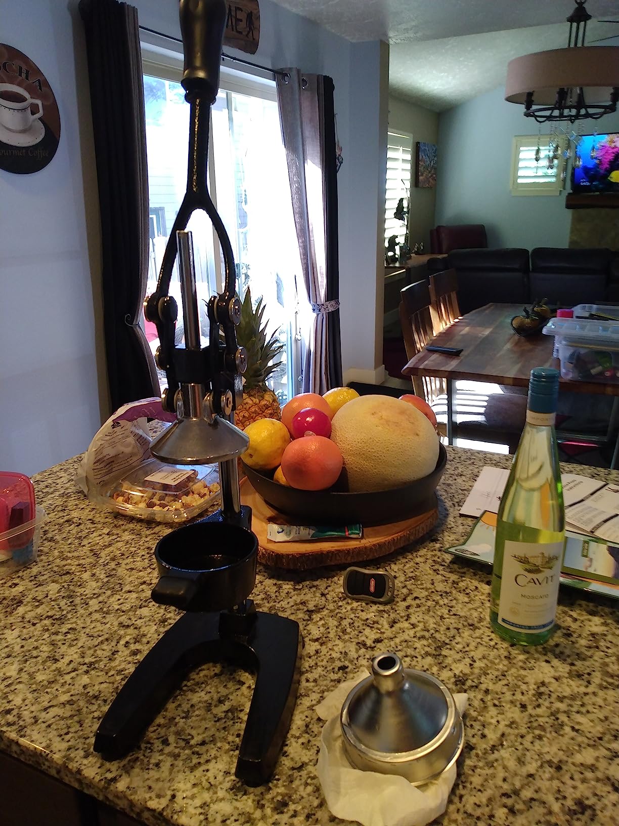 CO-Z Manual Citrus Juicer, Commercial Grade Cast Iron Orange Juicer, Professional Heavy Duty Juice Press with Removable Strainer, Manual Juice Extractor for Orange Lemon Pomegranate Citrus, Black customer photo 2