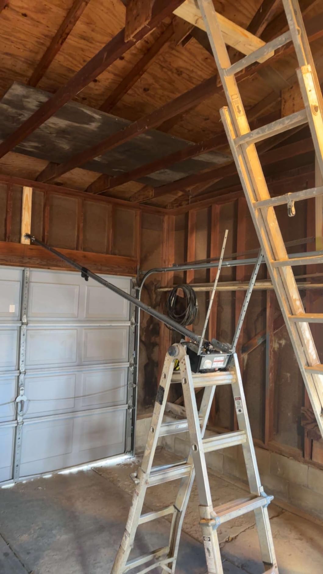 Genie Chain Drive 500 Garage Door Opener - Model 1035 - Reliable Chain Drive Garage Opener,Black customer photo 1