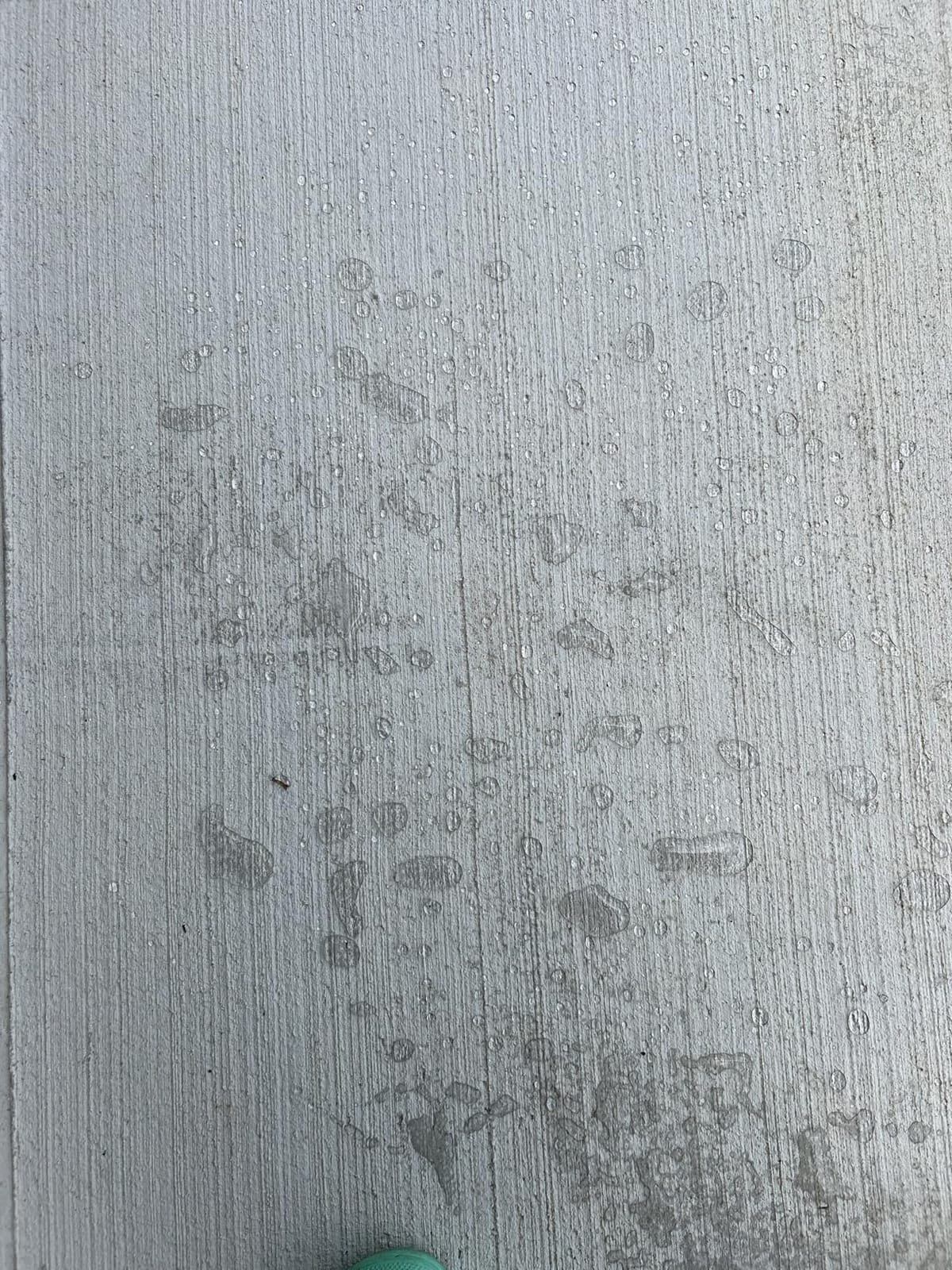 Rain Guard Concrete Sealer 1 Gallon | Ready to Use | Natural Finish | Deep Penetrating Protection Against Water and Salt Damage for All Concrete Surfaces | Silane/Siloxane Waterproofer customer photo 1