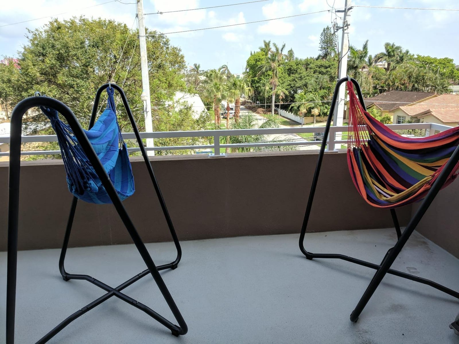 Sunnydaze Hanging Hammock Chair with Stand, Beach Oasis | Space-Saving, Indoor or Outdoor Use, 330-Pound Capacity, Powder-Coated Steel Construction customer photo 1