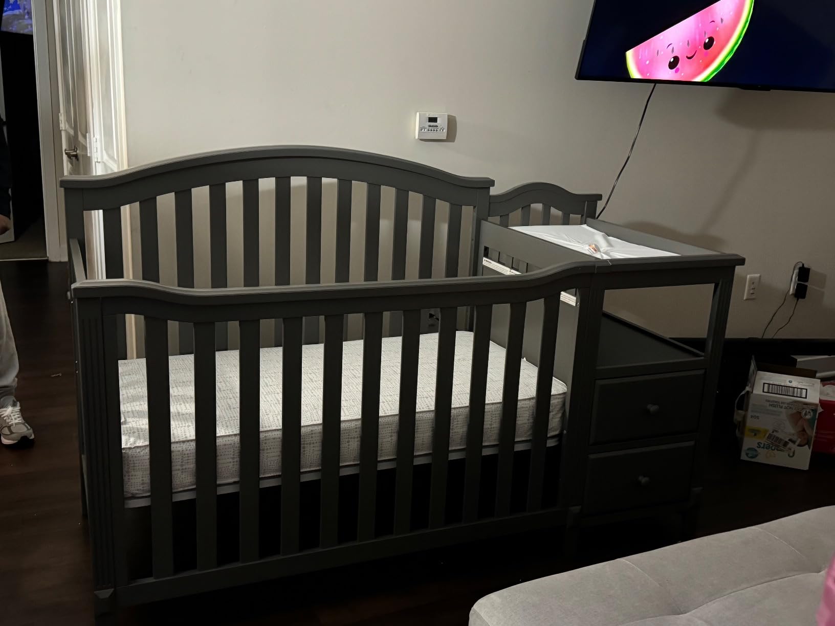Sorelle Furniture Berkley Crib and Changer with Slat Panel Back Classic -in- Convertible Diaper Changing Table Non-Toxic Finish Wooden Baby Bed Toddler Childs Daybed Full-Size Nursery - White customer photo 1