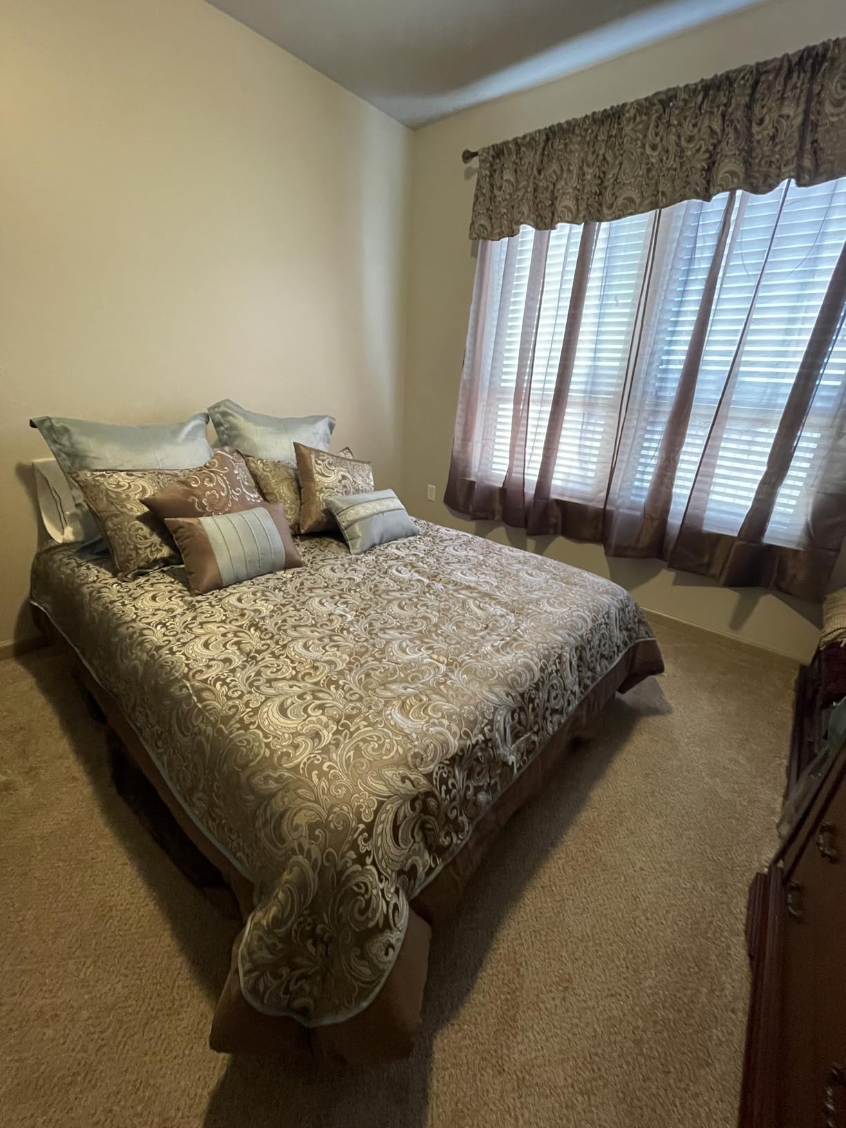 Madison Park Essentials Brystol 24 Piece Room in a Bag Faux Silk Comforter Jacquard Paisley Design Matching Curtains Down Alternative Hypoallergenic All Season Bedding-Set, King (104 in x 92 in), Teal customer photo 2