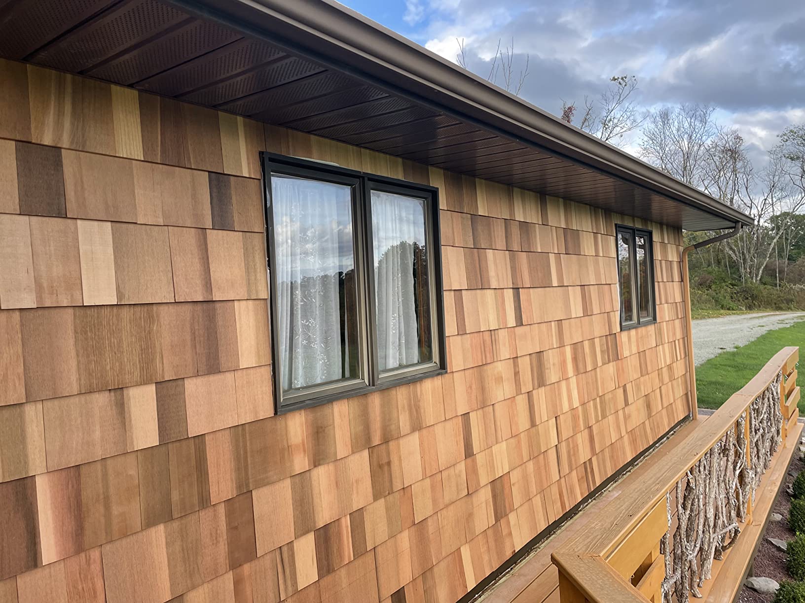 18 Inch Rebutted and Rejointed (R&R) Sanded Cedar Sidewall Shingles 1 Square Carton customer photo 2