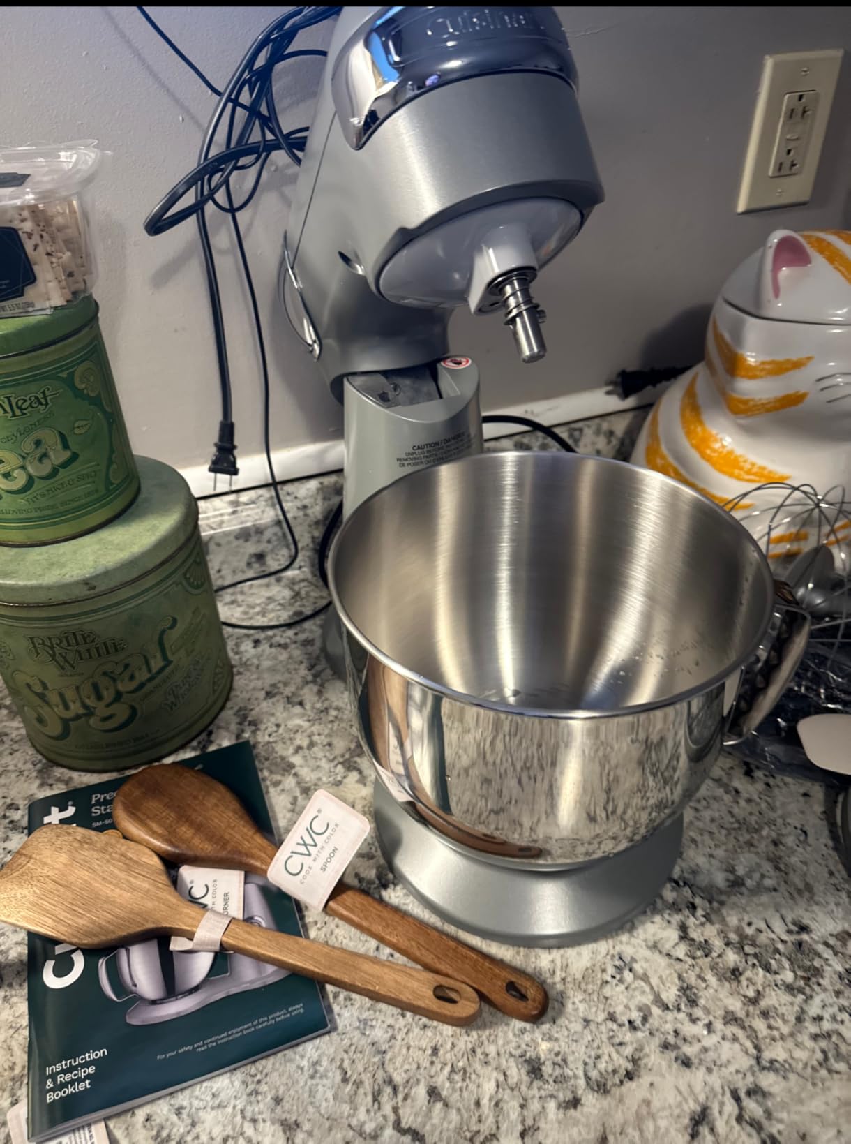 Cuisinart Stand Mixer, 12 Speed, 5.5 Quart Stainless Steel Bowl, Chef’s Whisk, Mixing Paddle, Dough Hook, Splash Guard w/ Pour Spout, Onyx, SM-50BK, Manual customer photo 2