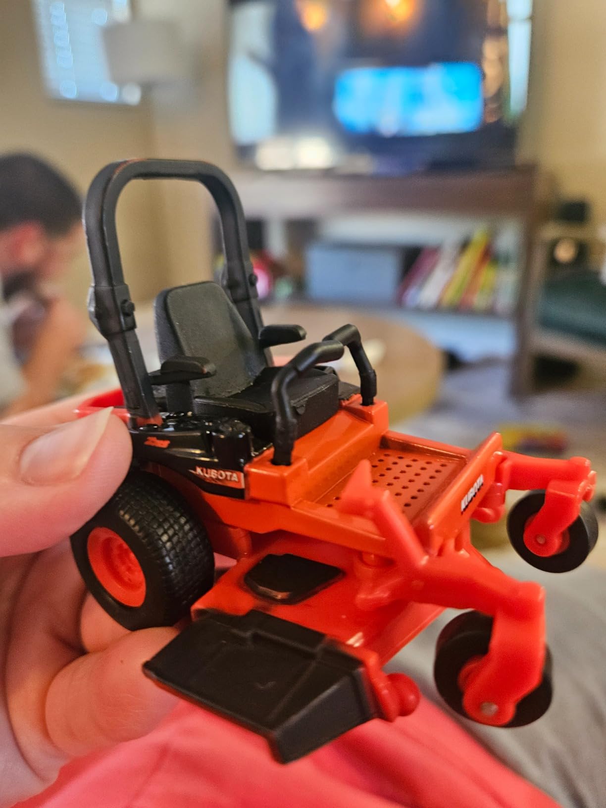 1/64 Kubota Z700 Zero Turn Lawn Mower, Pull Back Action customer photo 1