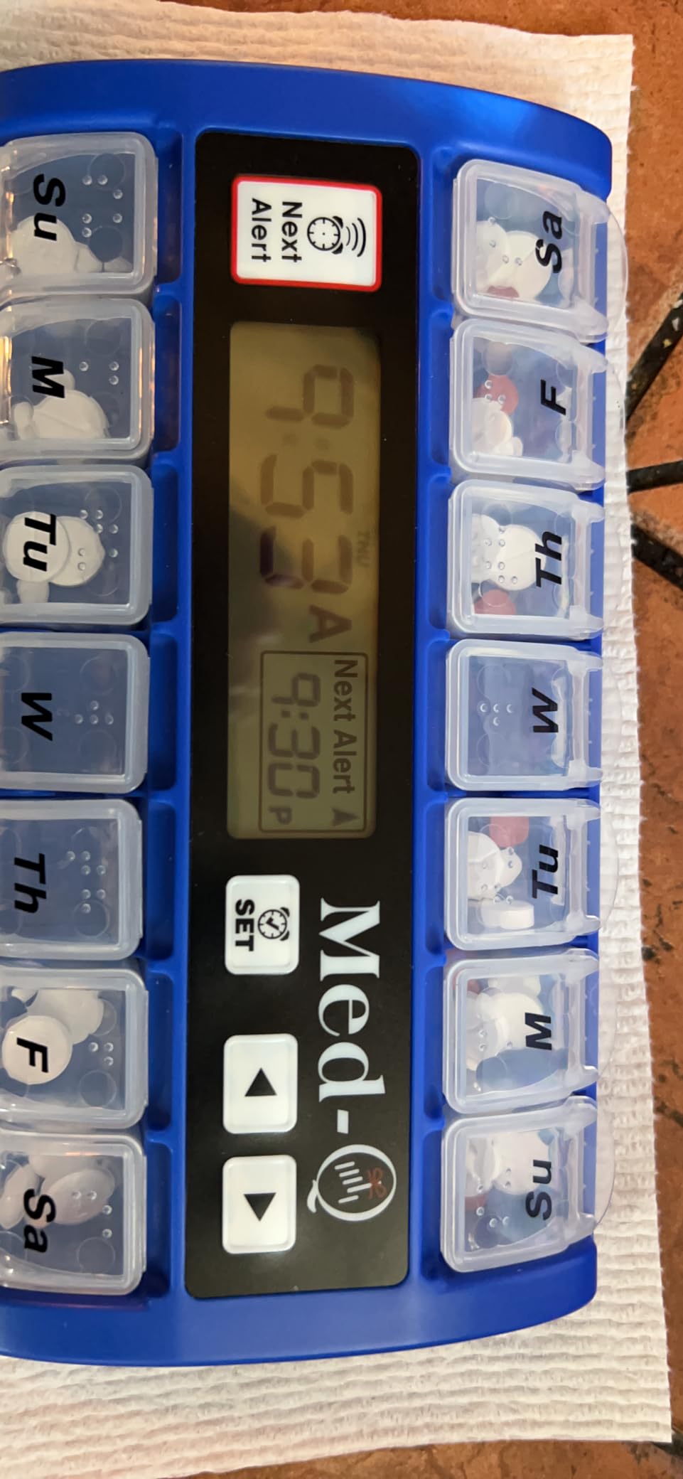 Med-Q Digital Pill Box with Alarms – Pill Organizer with Flashing Lights & Beeping Reminders – Monthly Pill Dispenser for Seniors, Dementia, Alzheimer’s, Medication & Vitamin Management customer photo 1