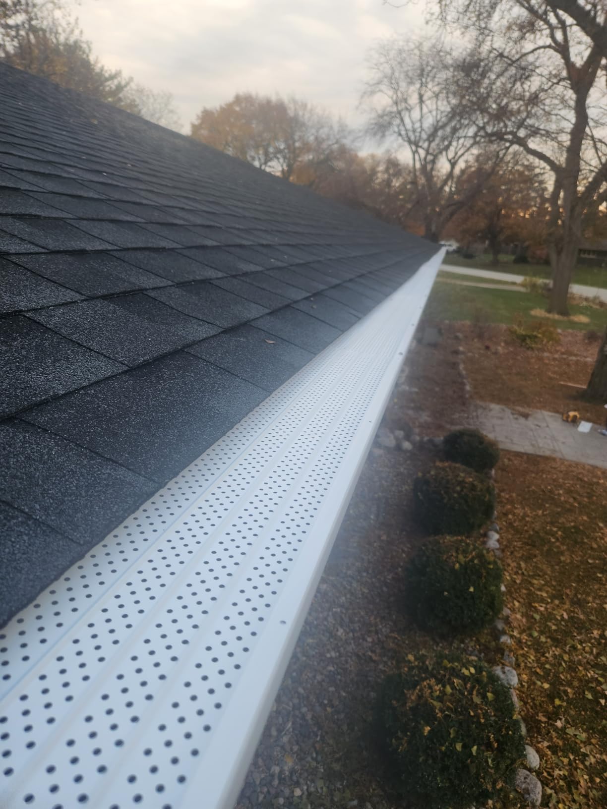 FlowGuard USA Made Professional DIY 6 Inch 50-Year Gutter Cover System - Thermal Thaw Black - Aluminum Gutter Guards - 102 Feet - by FlexxPoint customer photo 2