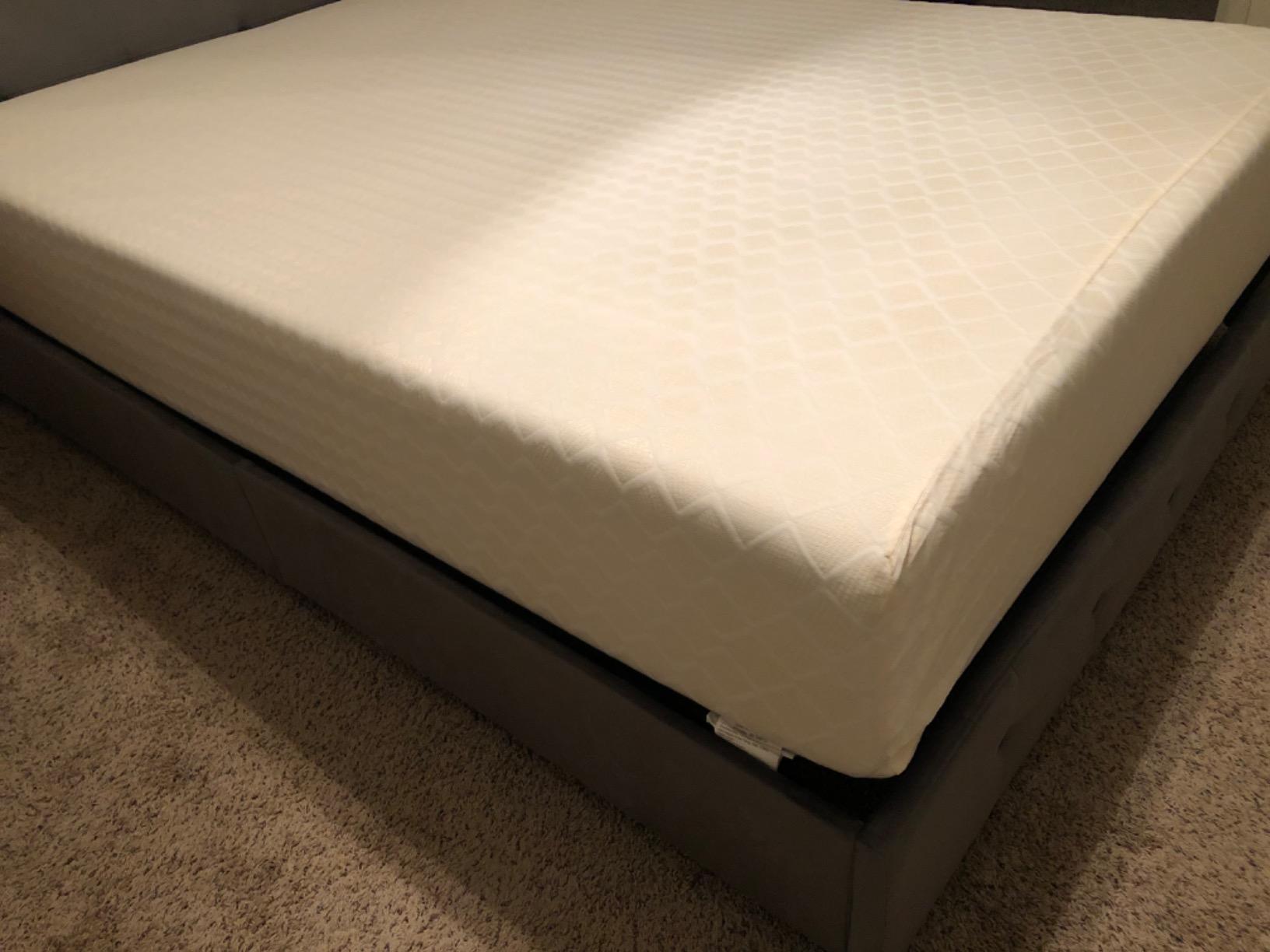 Signature Design by Ashley 12 Inch Memory Foam Queen Mattress in a Box | Stretch knit cover and 12-inch profile, CertiPUR-US foam designed for easy setup, Motion isolation, Chime Series customer photo 1
