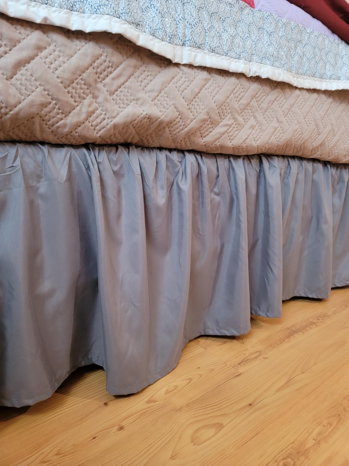 Amazon Basics Wrinkle Resistant Machine Washable Ruffled Bed Skirt, Fade Resistant 100% Microfiber with 16