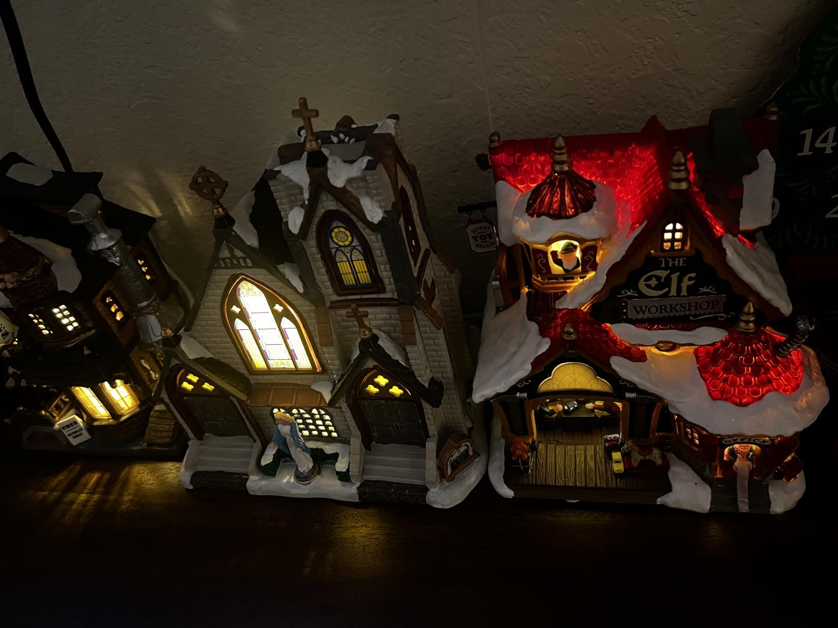 Lemax 75291 Santa's Wonderland Lighted Buildings: The Elf Workshop customer photo 1