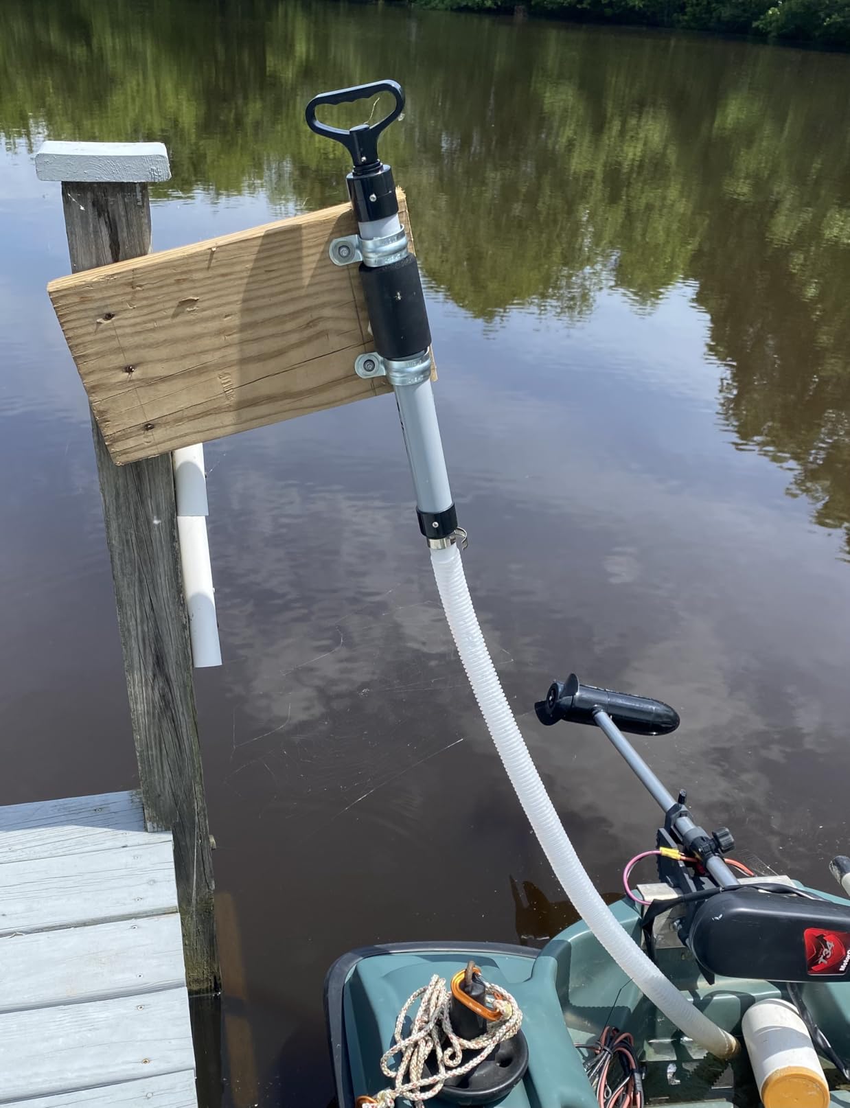 Pelican Boats - Paddlers Bilge Floating Hand Pump – PS1374-2 - Kayak/Canoe/Boat Water Hose Evacuation, Black/Grey customer photo 2