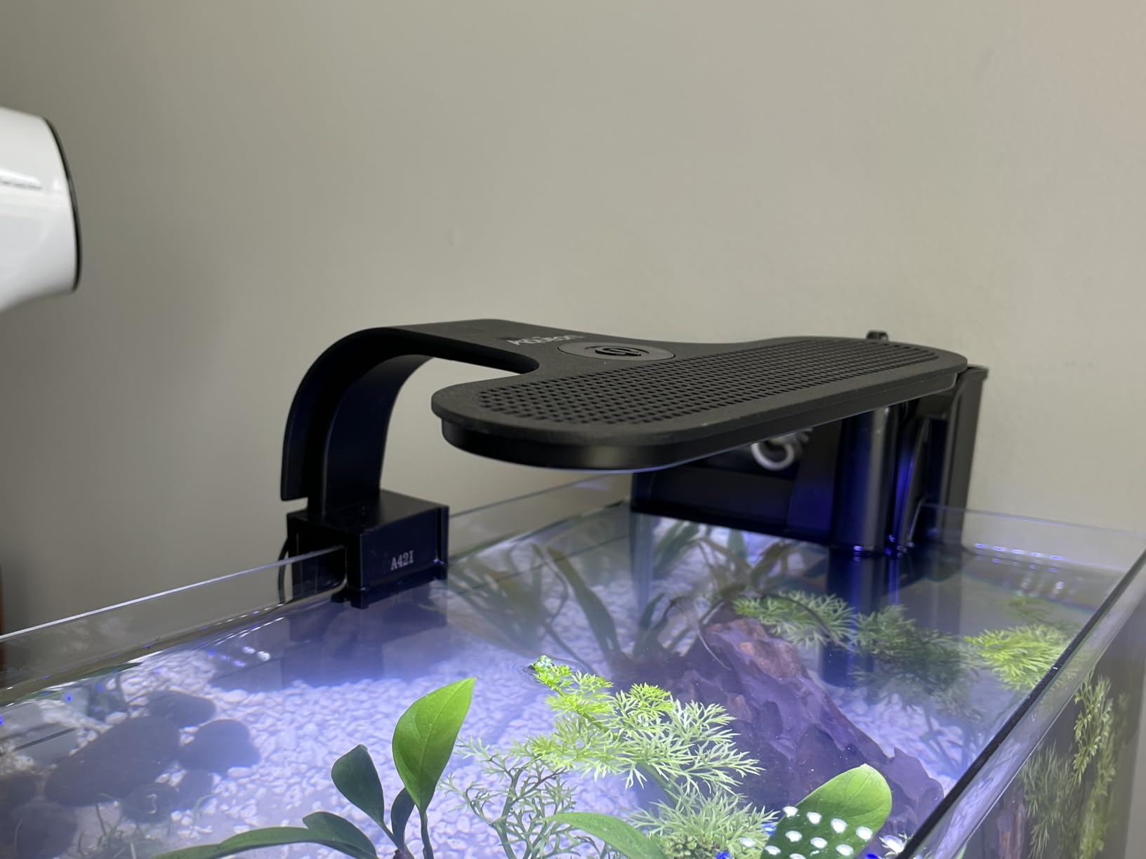 Aqueon Clip-On LED Fish Tank Light for Planted Aquariums, Up to 20 Gal customer photo 1