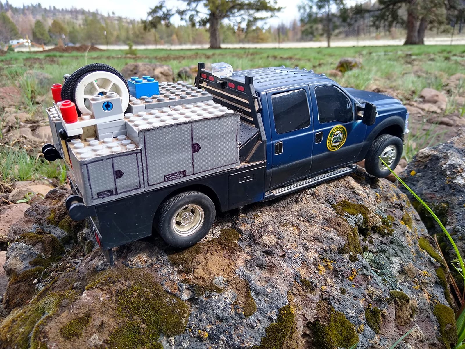 Big Country Toys Realistic Ford® Truck Toy with Hay Squeeze, 1:20 Scale Farm Toys for 3 Year Old Boys customer photo 2