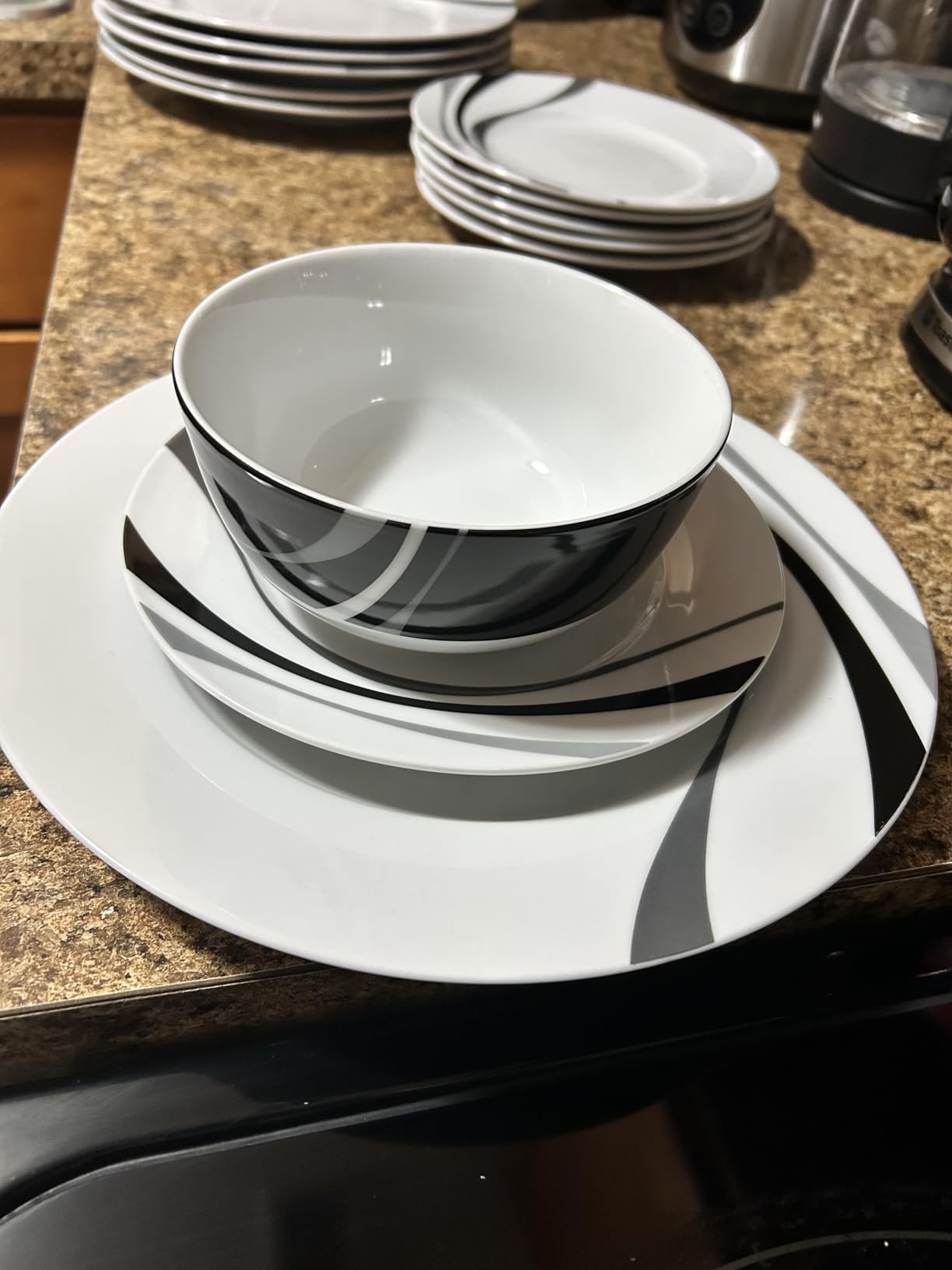 Amazon Basics 18-Piece Complete Kitchen Dinnerware Set, Microwave and Dishwasher Safe, Plates, Dishes, Bowls, Swirl, Heat Resistant, Service for 6, Everyday Use customer photo 2