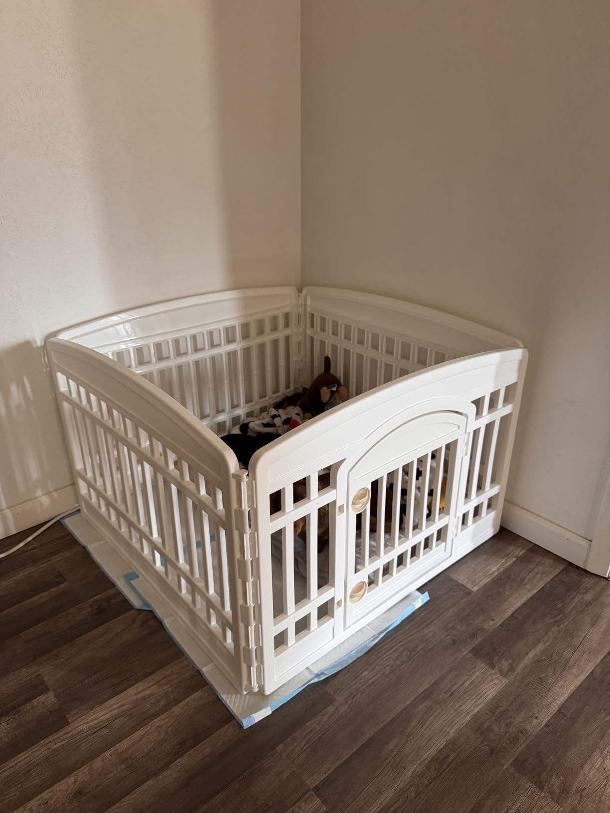 IRIS USA 4-Panel Dog Playpen, Pet Enclosure, White customer photo 1