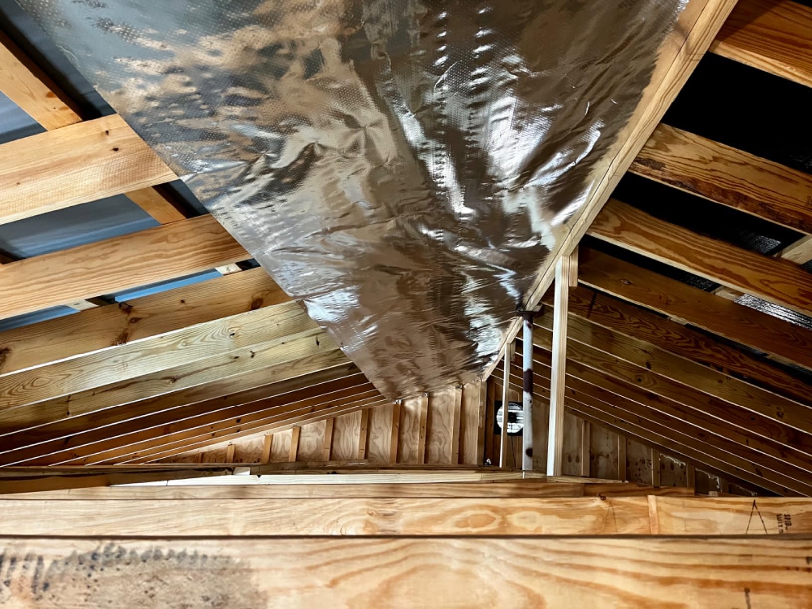 US Energy Products Radiant Barrier Reflective Foil Insulation 500sqft (4ft x 125ft Roll) Commercial Grade, No Tear, Double Sided, Perforated Aluminum (Attic Insulation, Windows, Garages, Greenhouses) customer photo 1