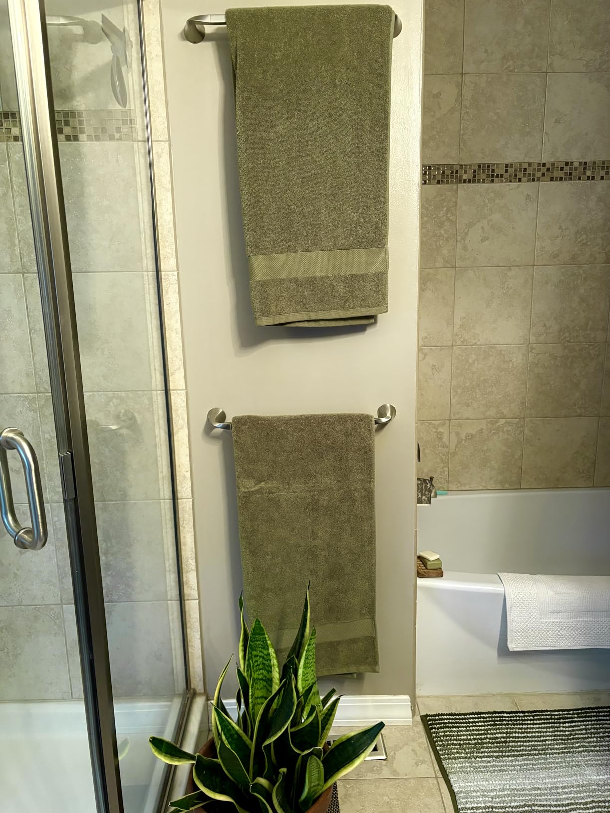 Luxury White Bath Towel Set of 8 Pieces - 100% Turkish Cotton 700 GSM Highly Absorbent Towels for Bathroom, 2 Bath Towels, 2 Hand Towels, 4 Washcloths customer photo 2