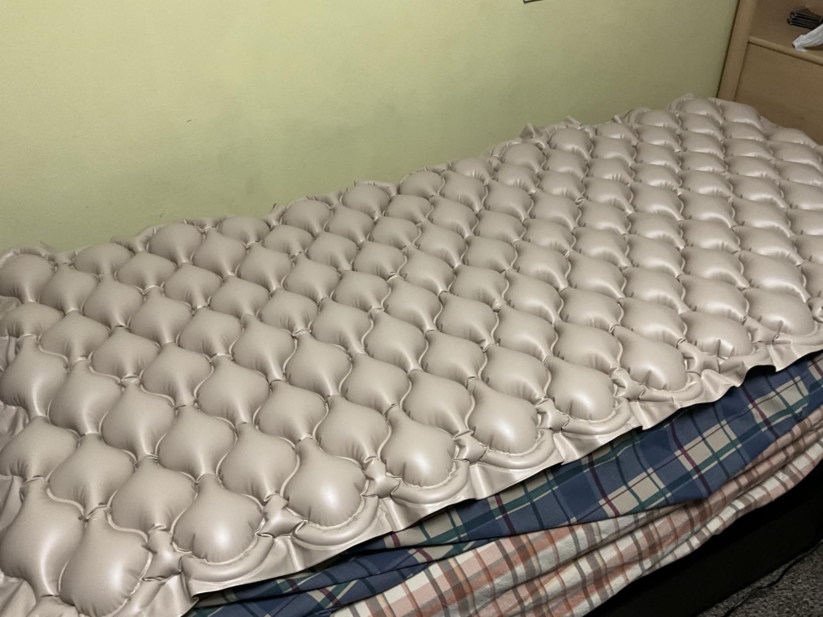 SereneLife Air Pressure Mattress Pad | Hospital Topper for Bedridden Patients | Alternating Air Pressure Mattress with Electric Pump, Medical Grade Pad & Topper for Hospital Bed | 330 lbs Capacity customer photo 2