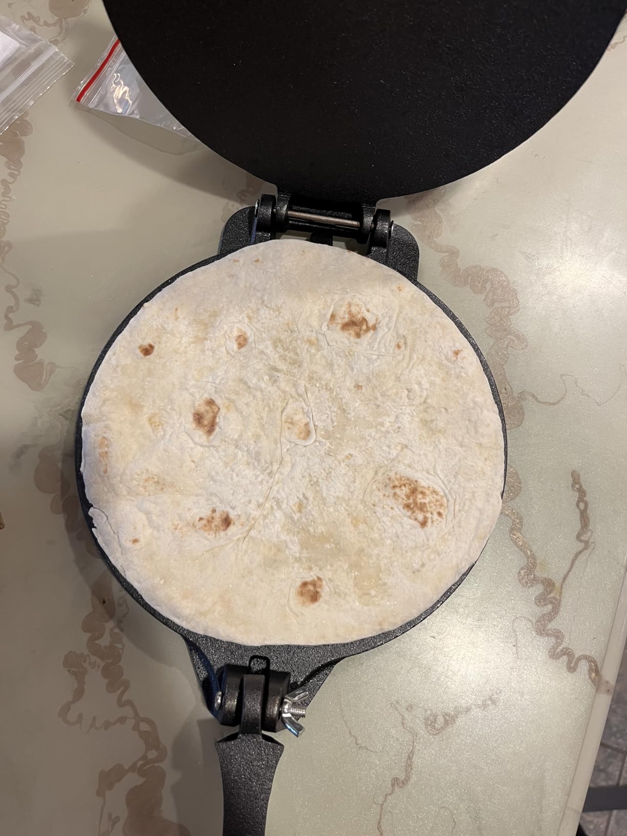 Uno Casa Cast Iron Tortilla Press 8 Inch | Pre-Seasoned Tortillera customer photo 2