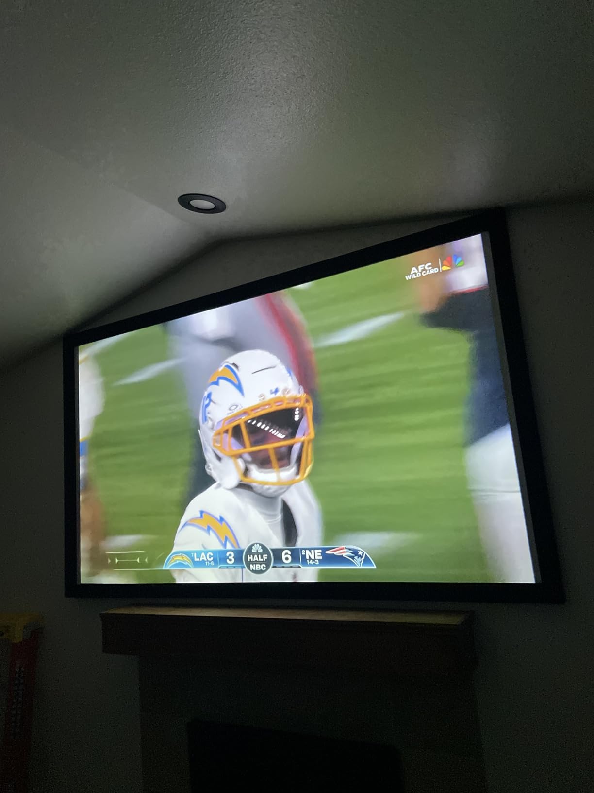 Akia Screens Fixed Frame Projector Screen 120-Inch, 16:9, Wall Mount, CINEWHITE UHD-B, 4K/8K Ready, Indoor Home Theater, AK-FF120WH2 customer photo 1
