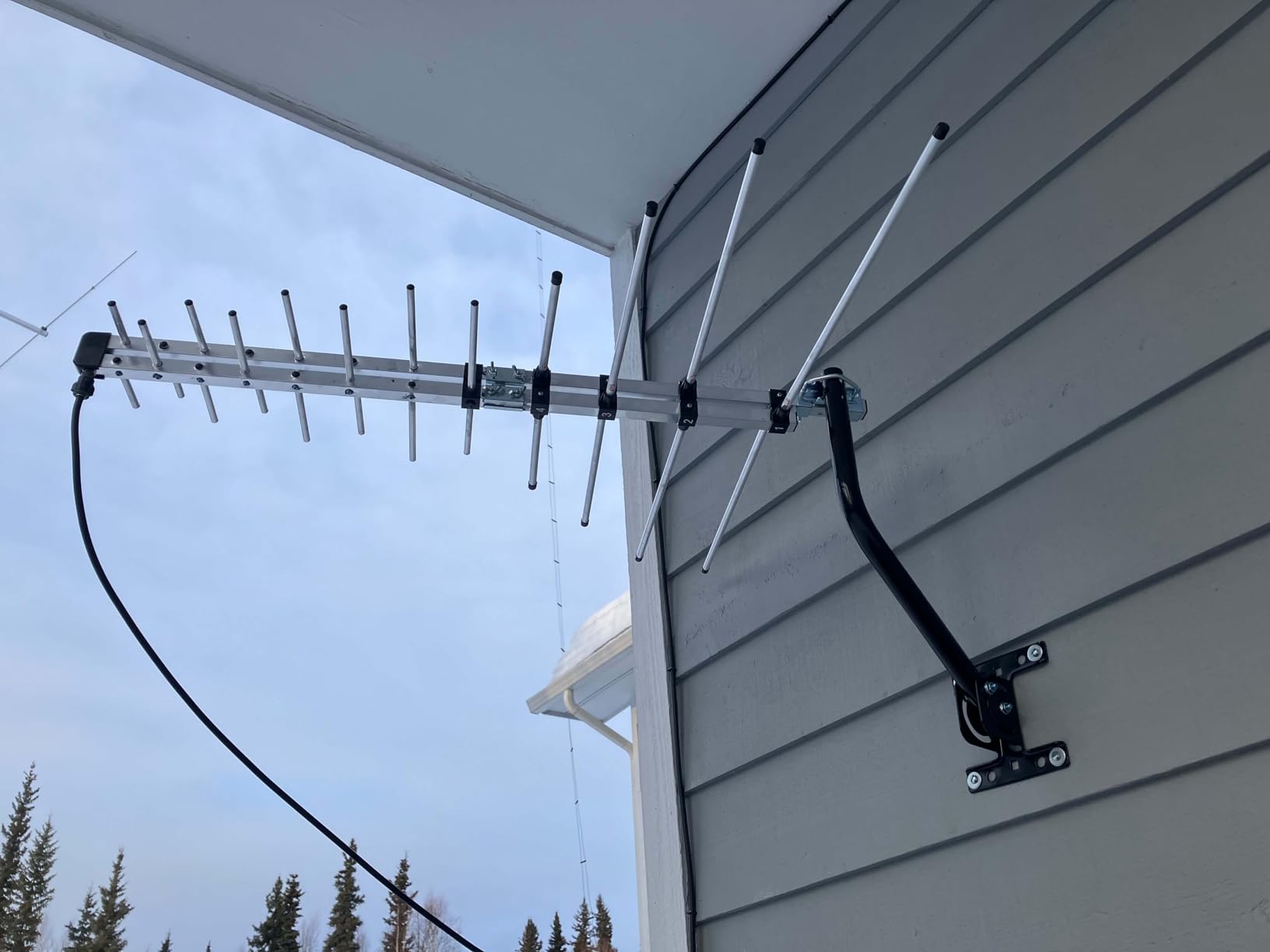 TV Outdoor Yagi Antenna with Long Range Reception Capacity - Digital TV Antenna Available for Attic or Roof Mount, Long Range Digital OTA Antenna for Clear Reception, 4K/1080P/HD customer photo 1