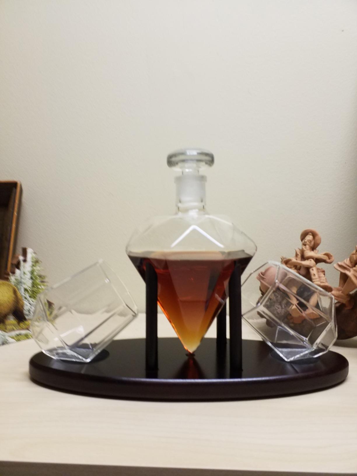 Whiskey Decanter Diamond shaped With 2 Diamond Glasses & Mahogany Wooden Holder – Elegant Handcrafted Crafted Glass Decanter For Liquor, Scotch, Rum, Bourbon, Vodka, Tequila – Great Gift Idea – 750ml customer photo 1