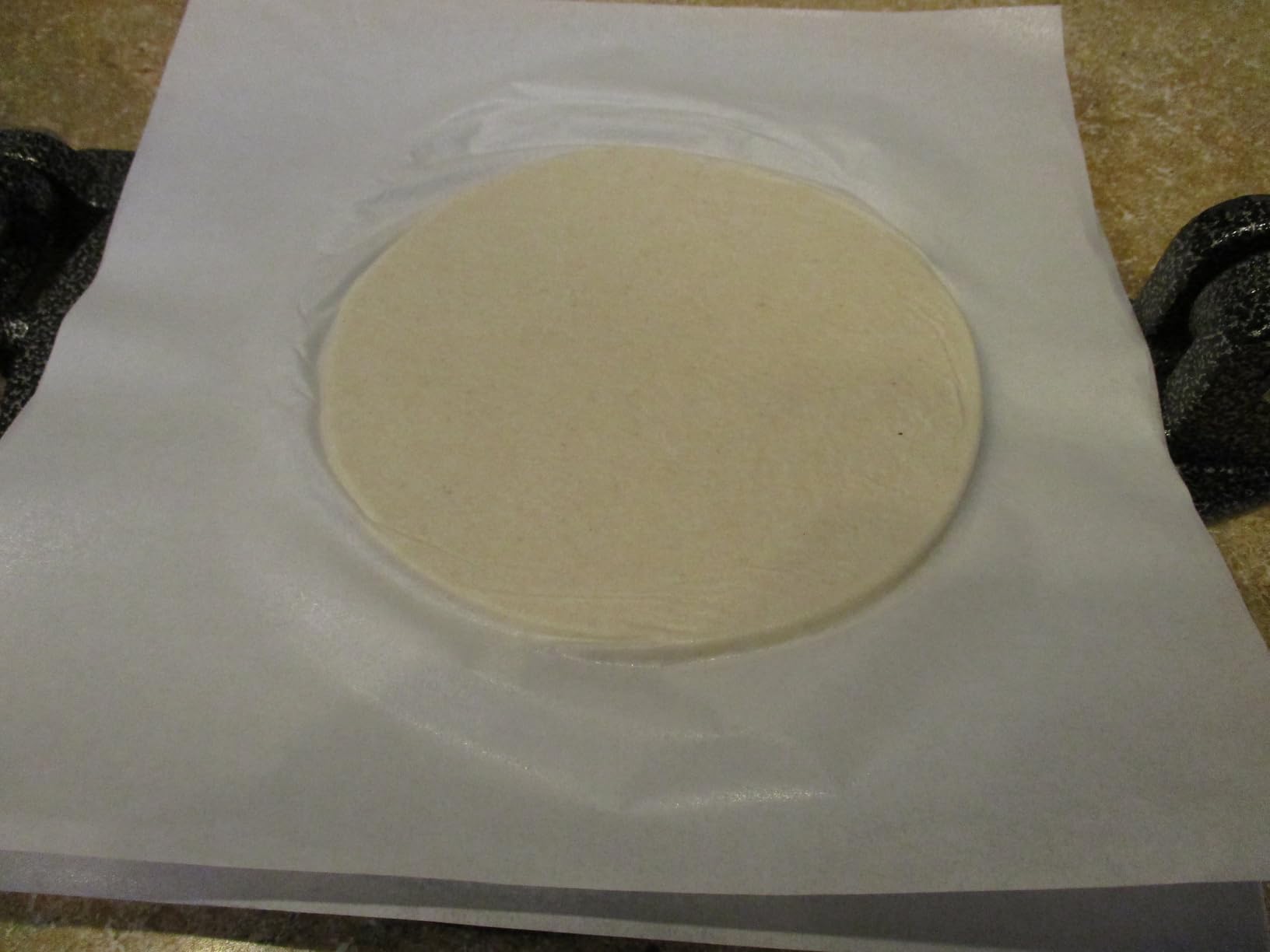 ARC 8-Inch Cast Iron Tortilla Press with 100 Parchment Papers customer photo 1