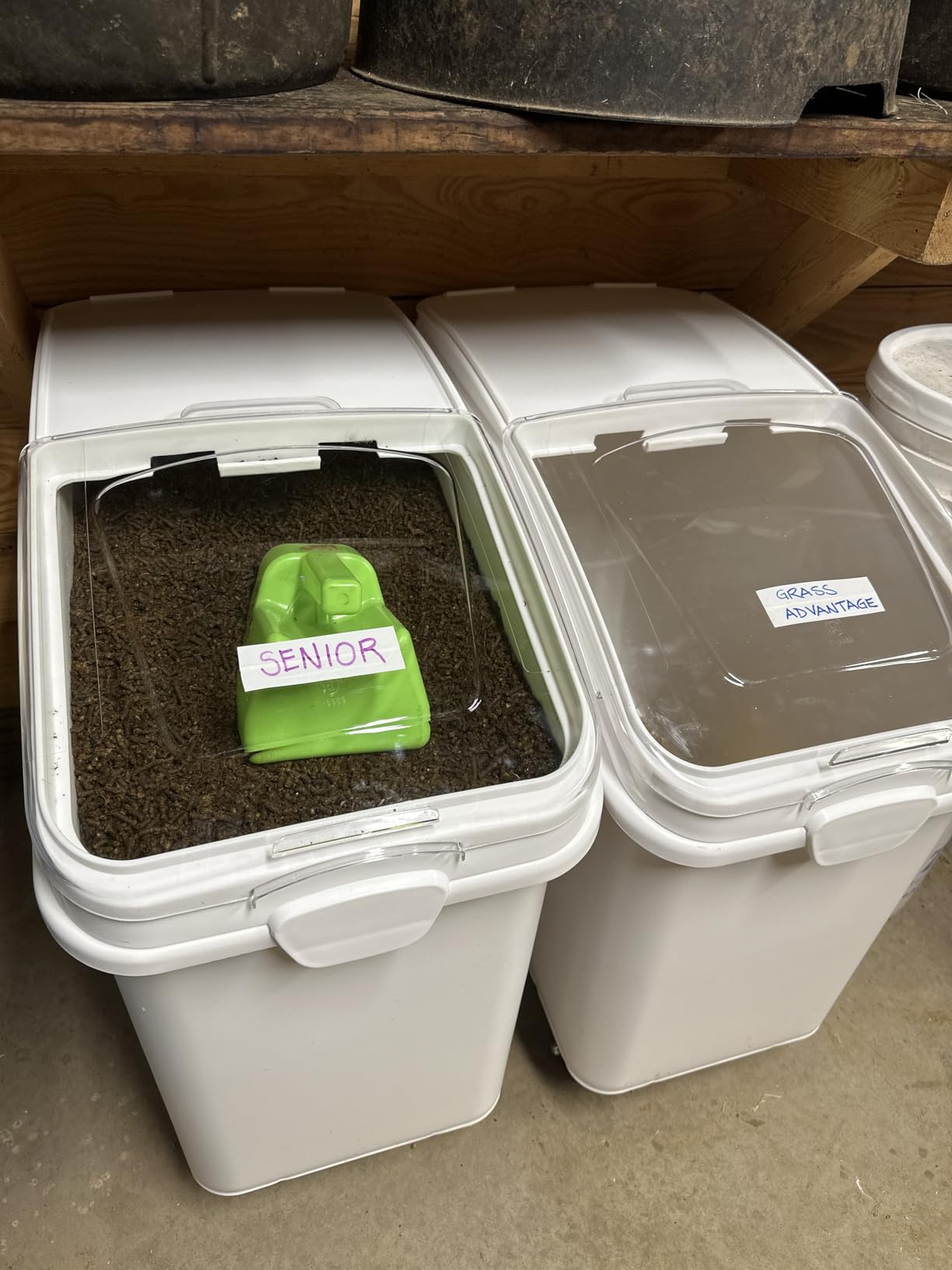 VEVOR Ingredient Bin with Scoop 21 Gallon, 400 Cup Rice Storage Container customer photo 1