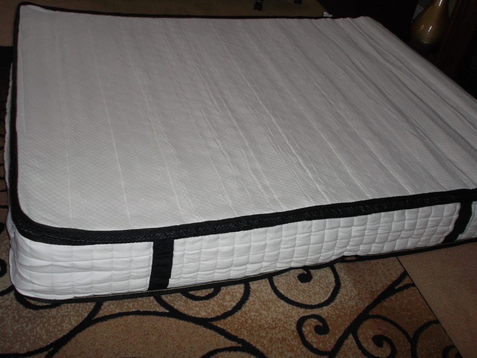 Inofia Queen Mattress,12 Inch Hybrid Innerspring Cool Bed with Pocket Coils customer photo 2