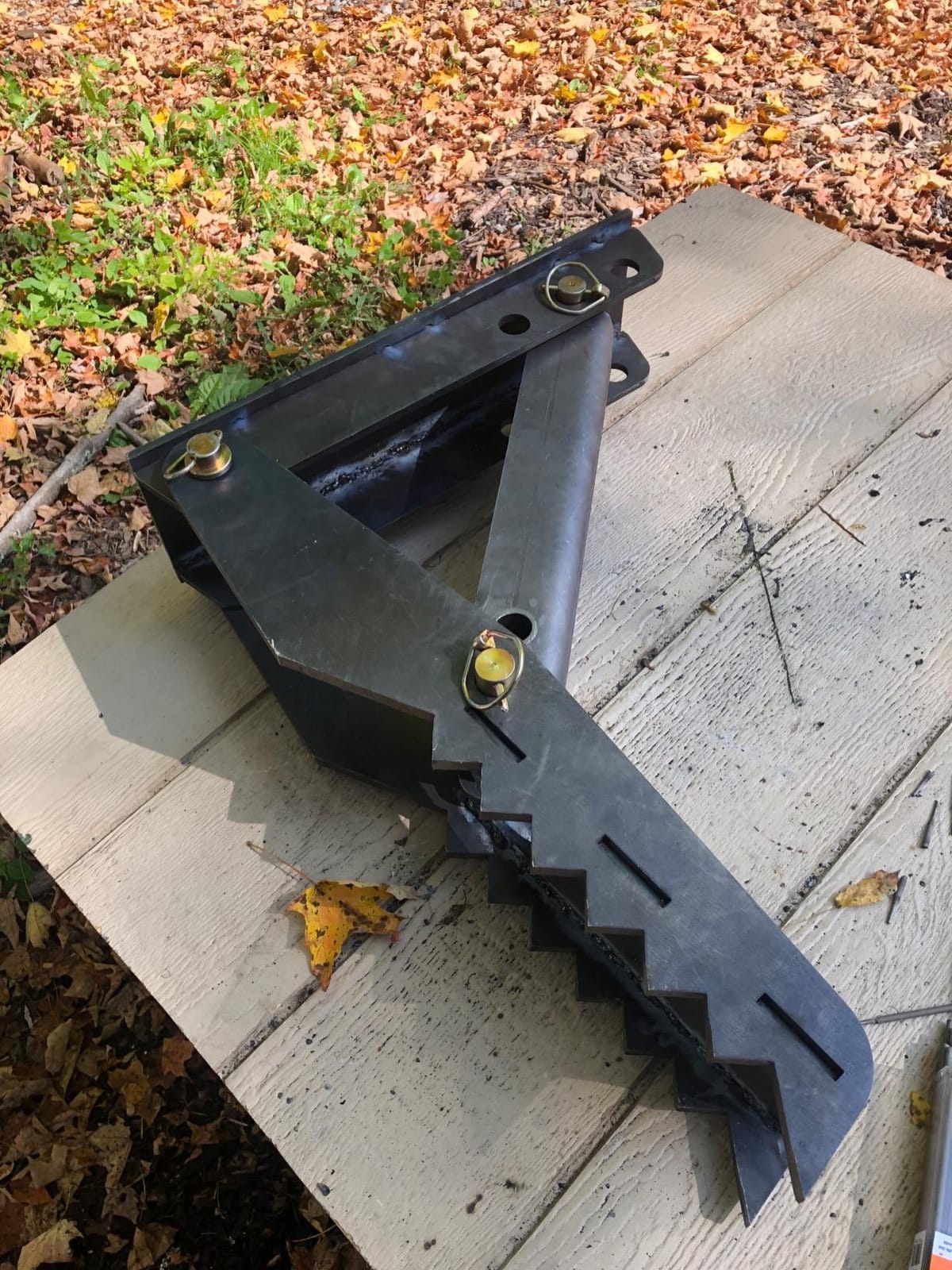 24 inch Excavator Hydraulic Thumb Backhoe Excavator Thumb Attachments Weld 1/2 Inch Teeth Thick Steel Plate Assembly CNC Plasma Cut Bolt-On Design customer photo 1