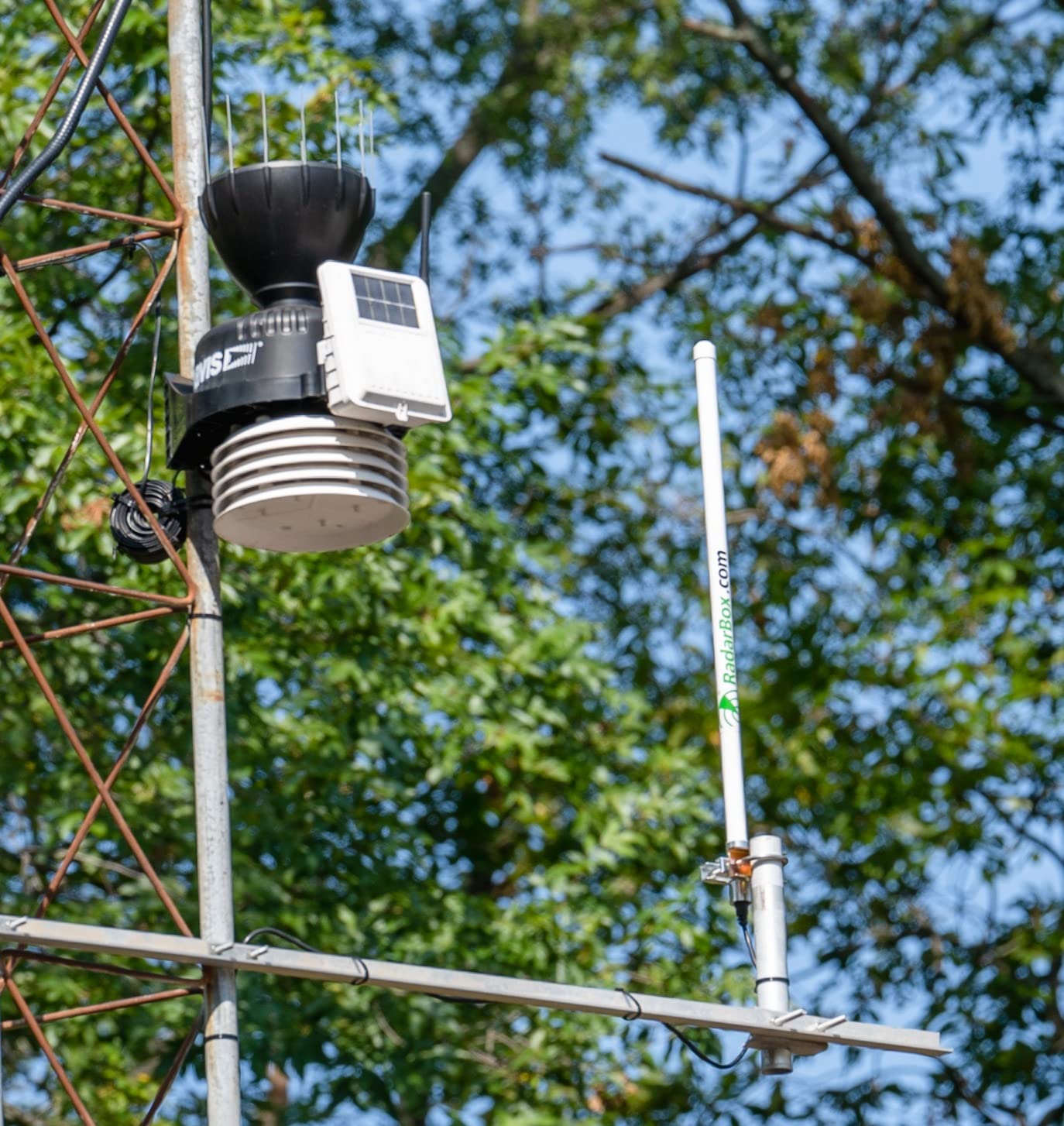 AirNav Radar ADS-B 1090 MHz Outdoor Antenna with SMA Connector and RadarBox FlightStick Bundle customer photo 2