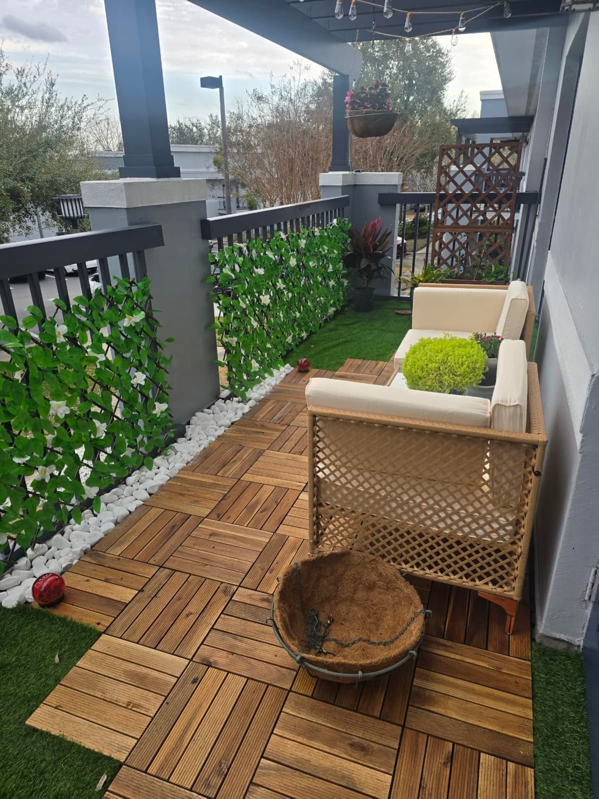 Yaheetech 27PCS Interlocking Deck Tiles Outdoor Patio Floor, Black customer photo 1