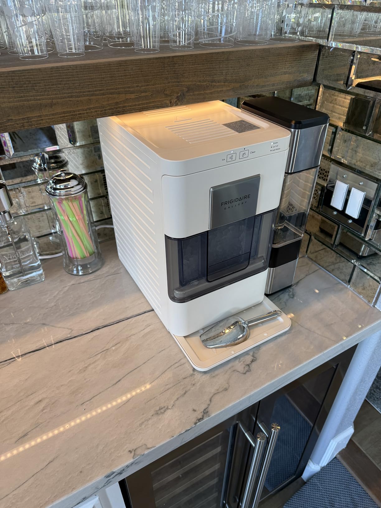 Frigidaire Compact Countertop Ice Maker, Makes 26 Lbs. of Bullet Shaped Ice Cubes Per Day, Silver Stainless customer photo 1
