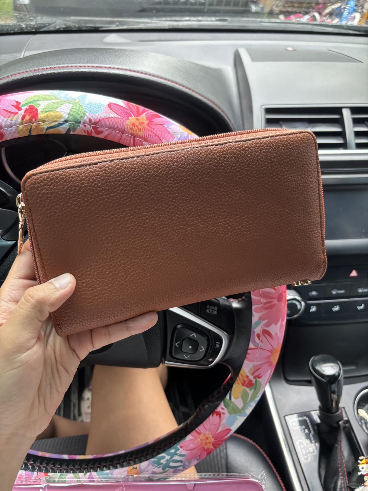 Chelmon Women's Vegan Leather Clutch Wallet with Zip, Hand Strap, Large Capacity customer photo 1