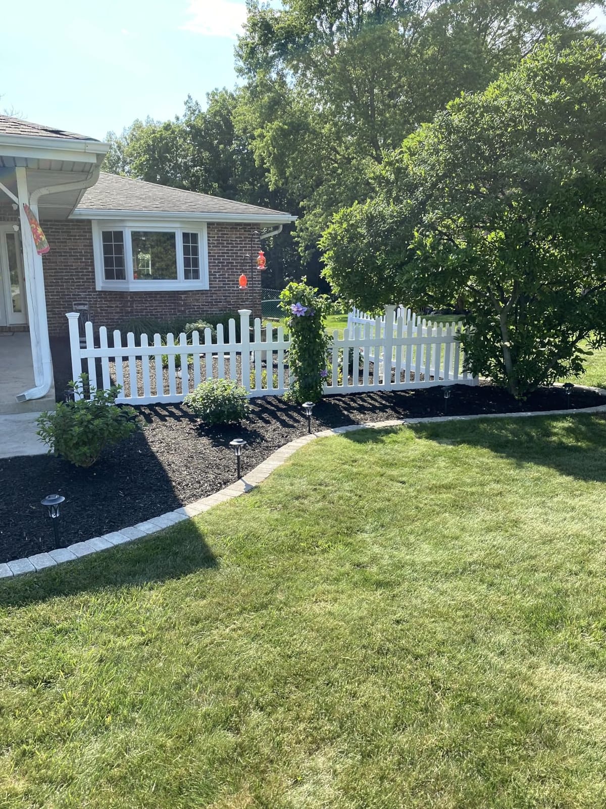 WamBam All American Scalloped Picket Fence, White Vinyl DIY No Dig Kit customer photo 1