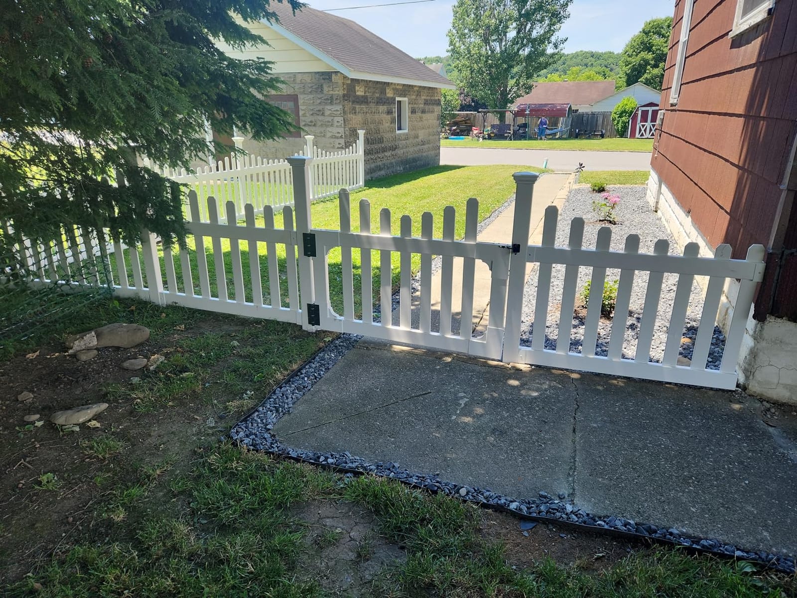 WamBam All American Scalloped Picket Fence, White Vinyl DIY No Dig Kit customer photo 2