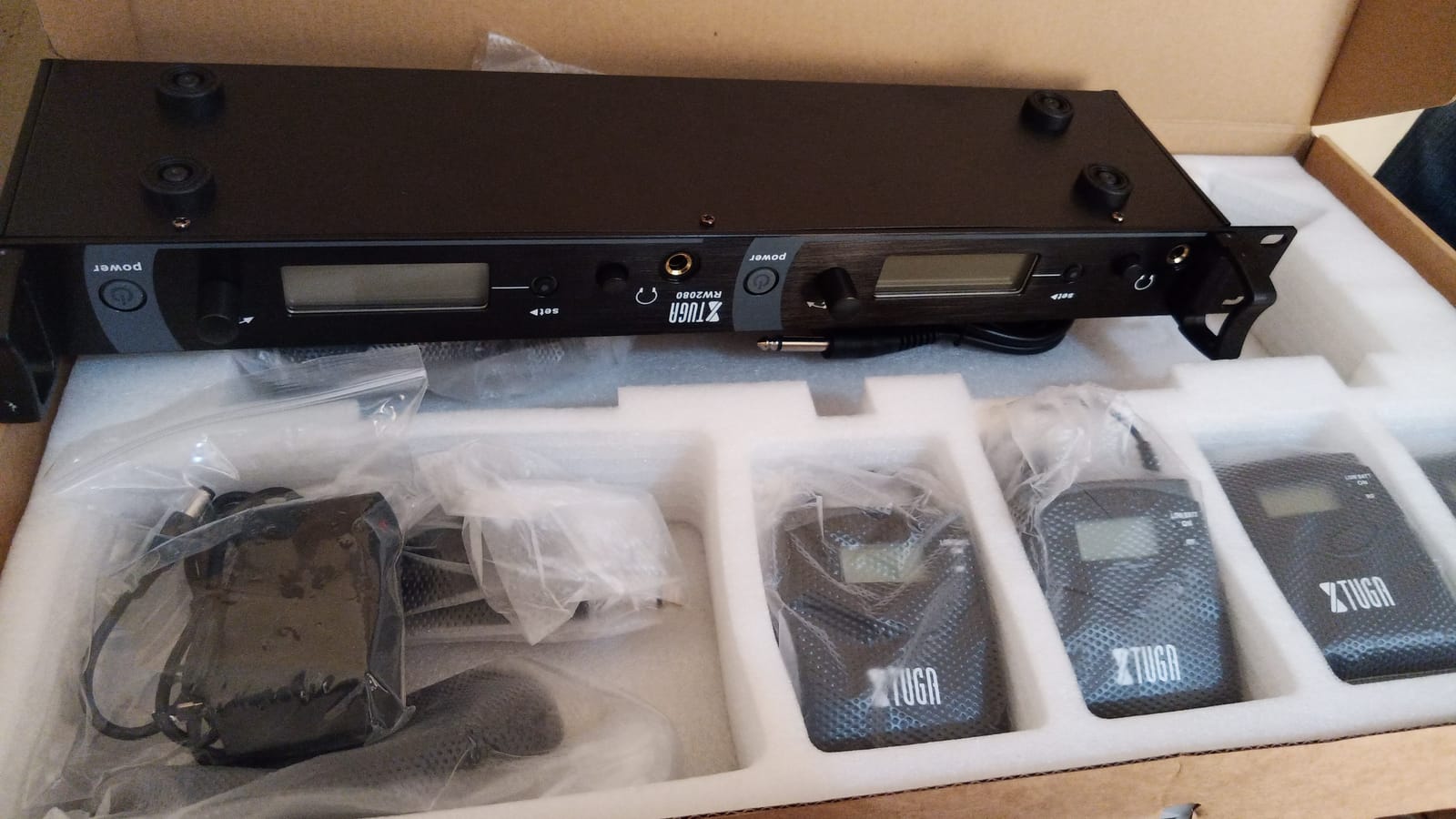 XTUGA RW2080 Wireless in Ear Monitor System,4 Bodypacks UHF IEM(902-928mhz) customer photo 2