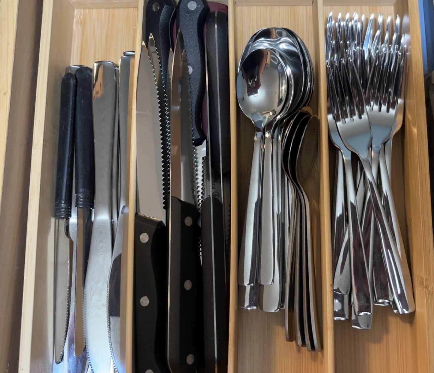 Hiware 72-Piece Silverware Set for 12, Stainless Steel Flatware Cutlery Set For Home Kitchen Restaurant Hotel, Mirror Polished, Dishwasher Safe customer photo 1