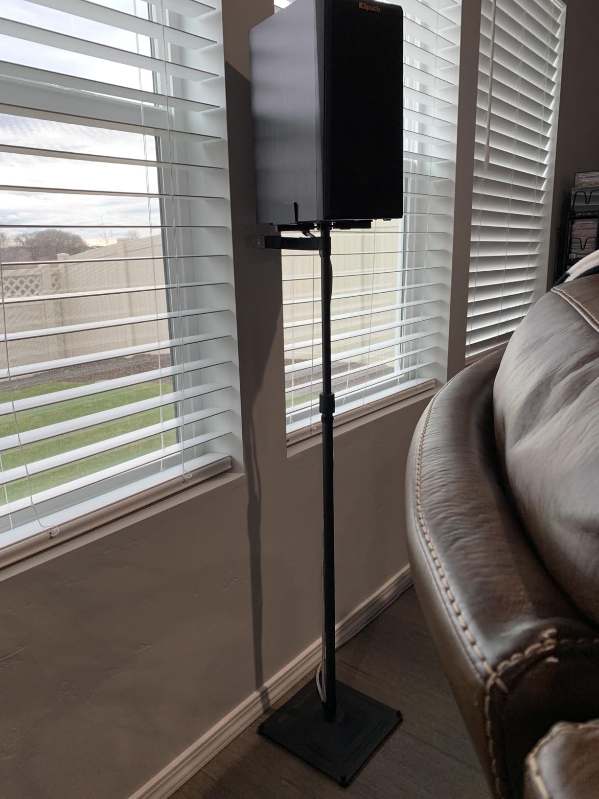PERLESMITH Universal Floor Speaker Stands for Surround Sound up to 22 lbs customer photo 2